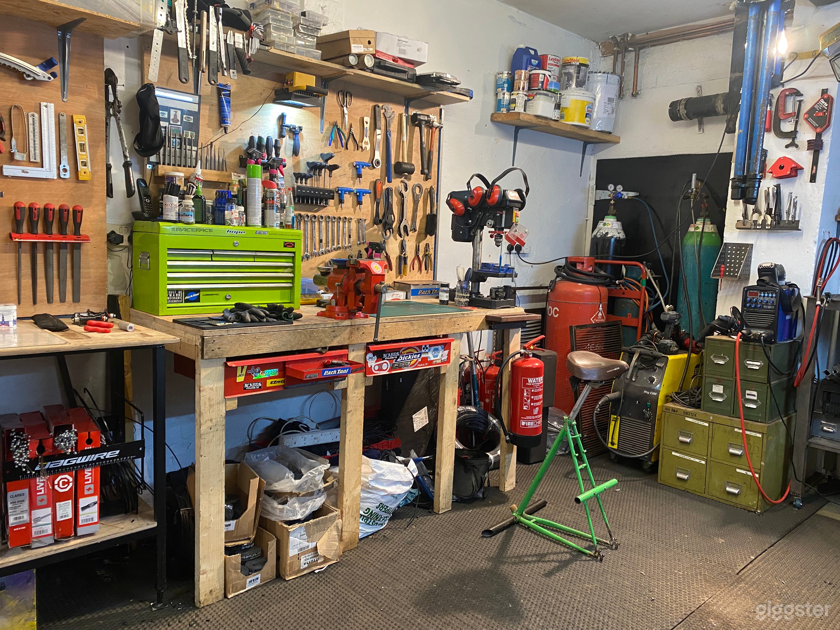 Bicycle Shop / Repair Workshop / Industrial Space Photo 3
