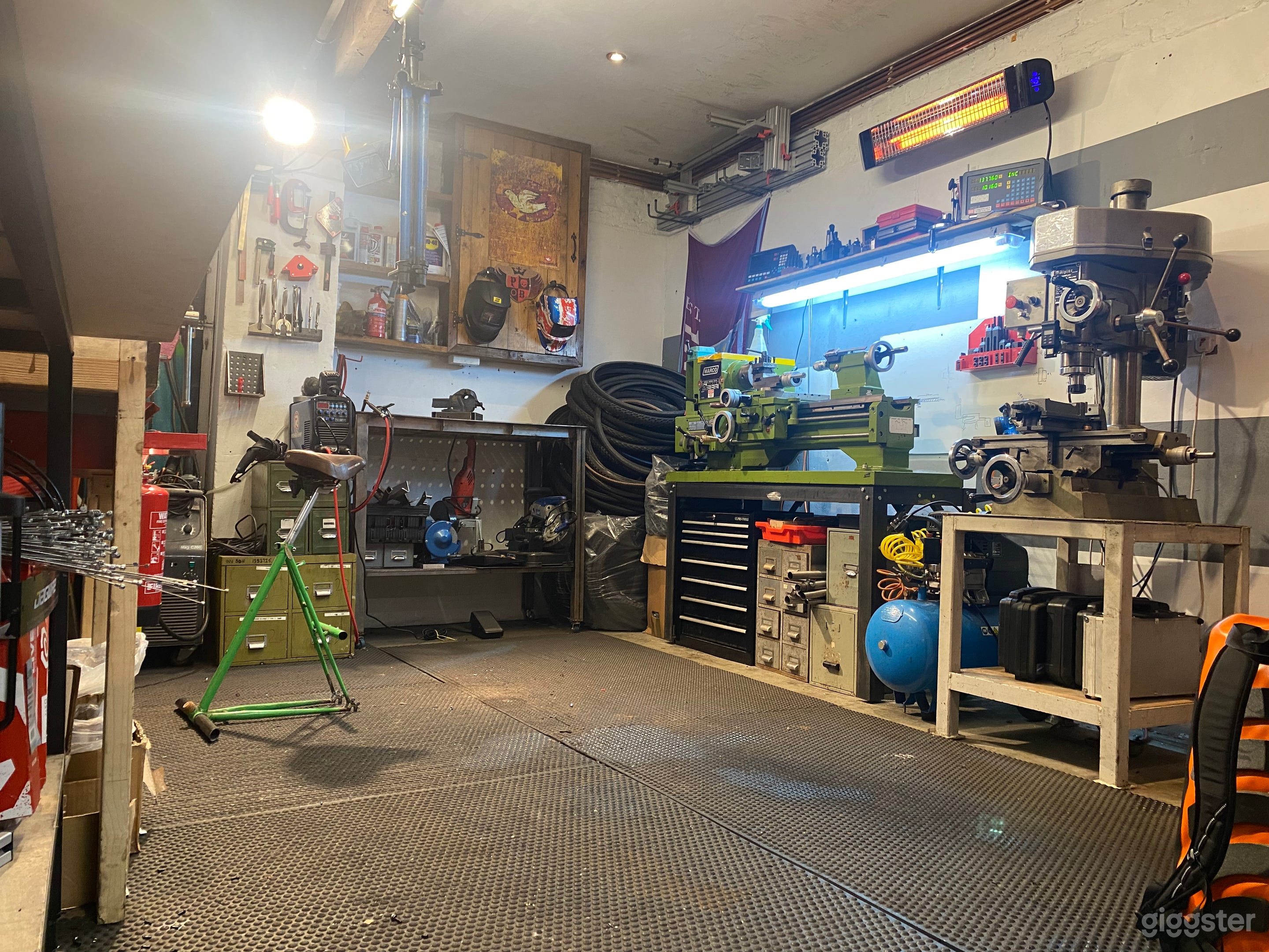 Bicycle Shop / Repair Workshop / Industrial Space Photo 4