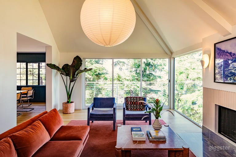  Main living room with great all day sunlight. 
