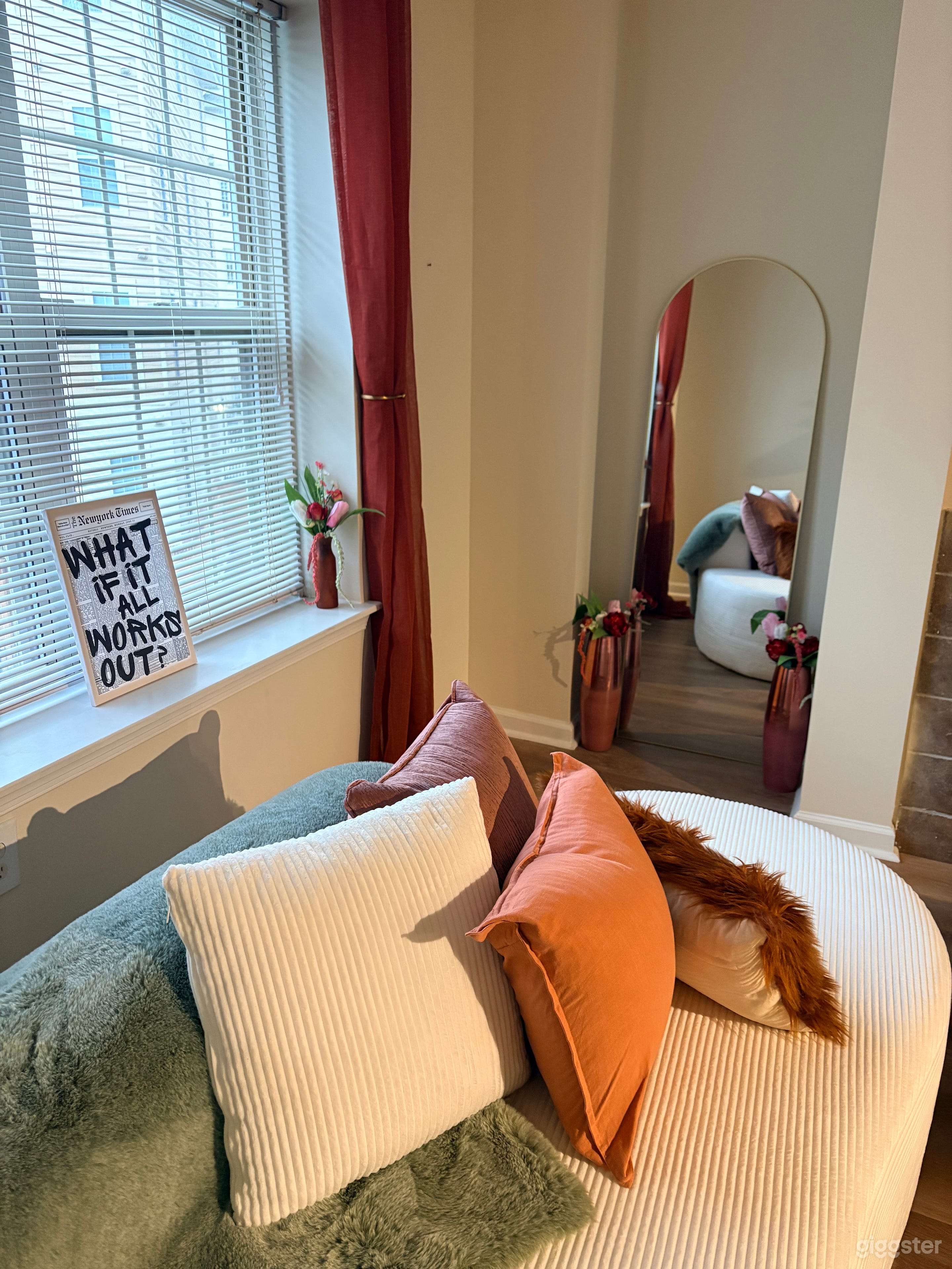 Podcast & Creative Content 1Bdrm Space for Creatives Photo 2