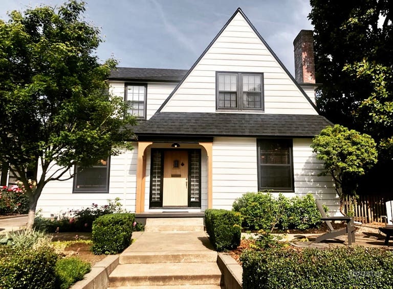  Stately Family Tudor  