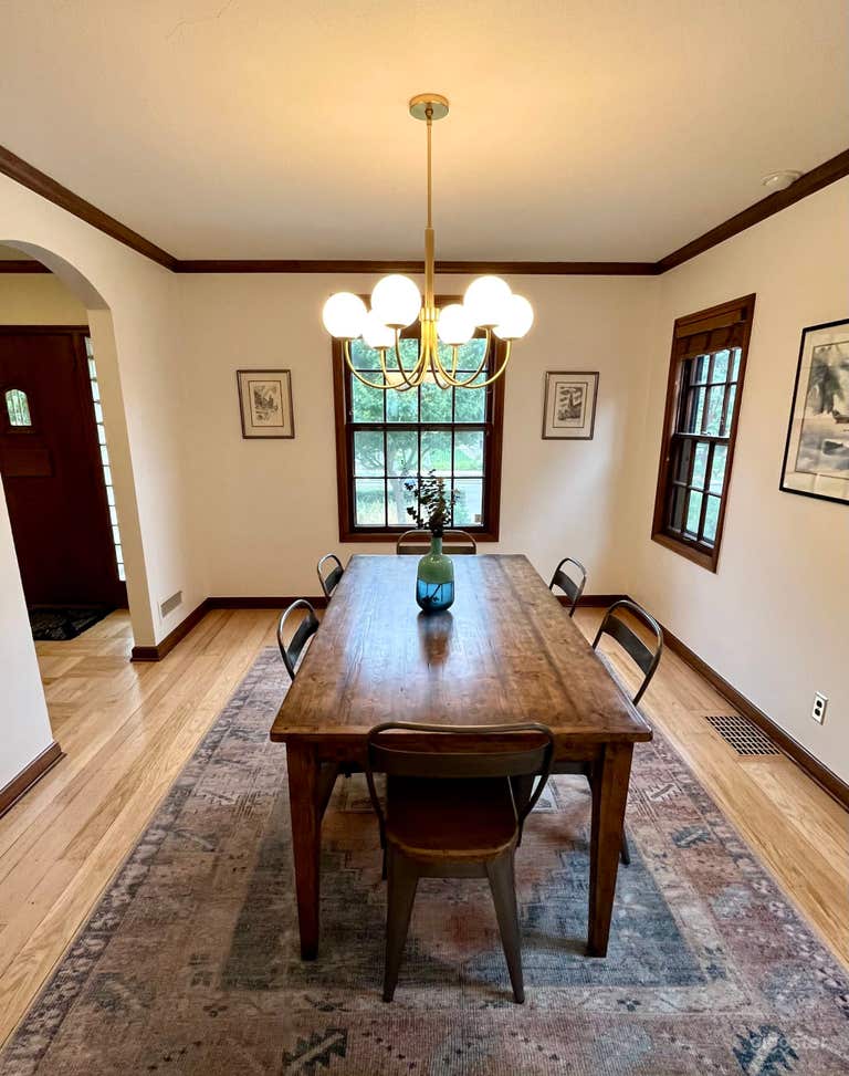  Stately Family Tudor  