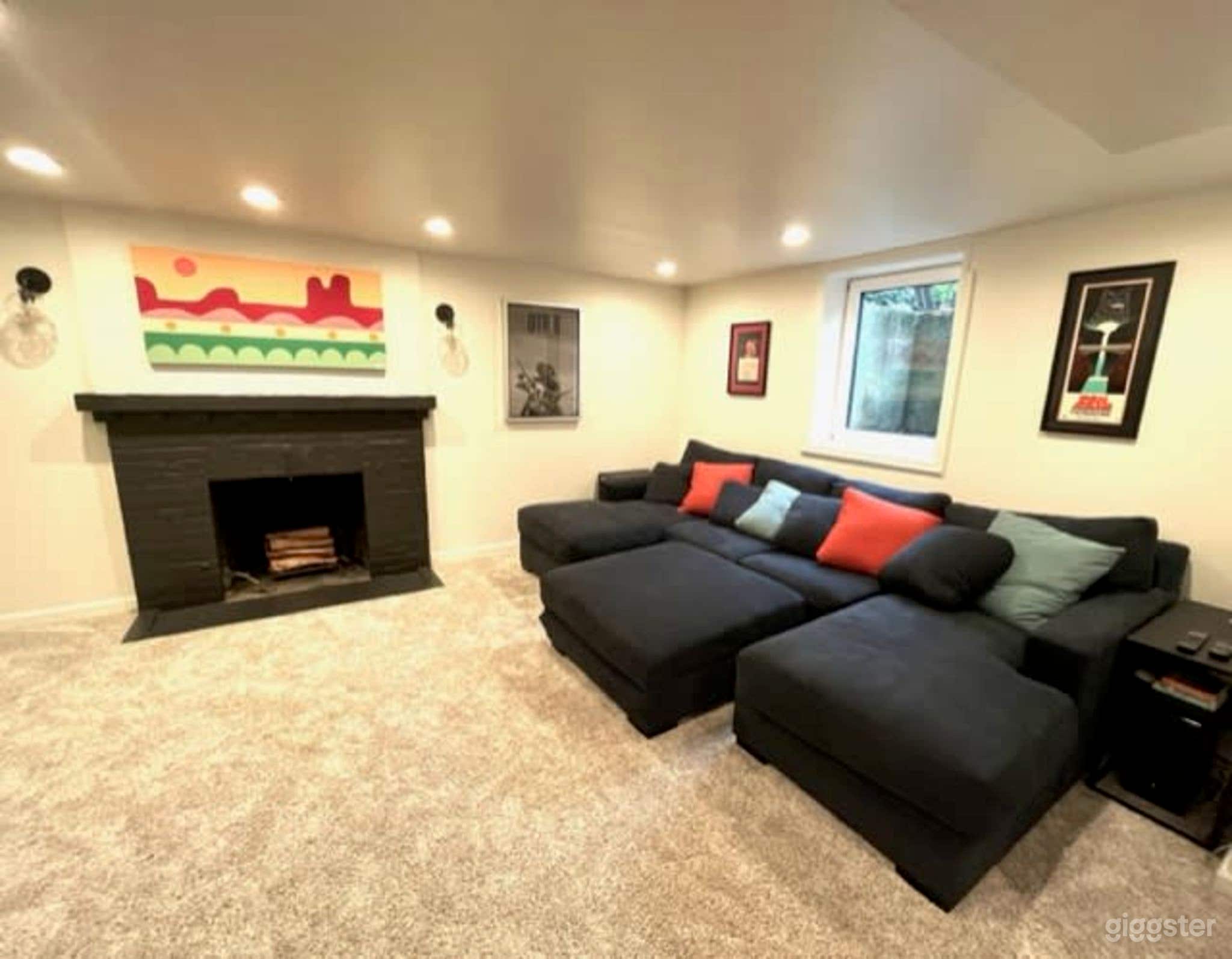 Stately Family Tudor  Photo 4