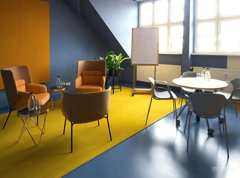  Sala Nikola - Espacio de Conferencias Moderno para Reuniones Híbridas 