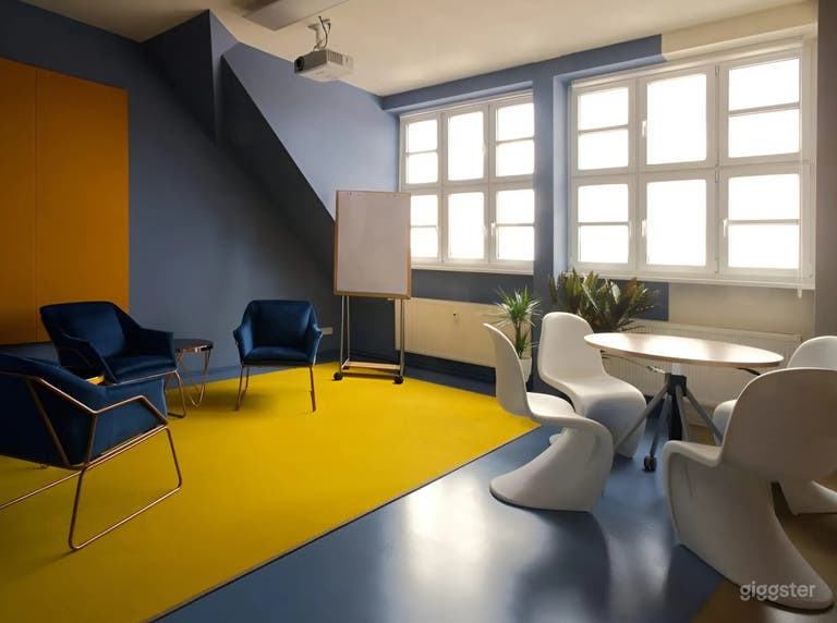  Sala Nikola - Espacio de Conferencias Moderno para Reuniones Híbridas 
