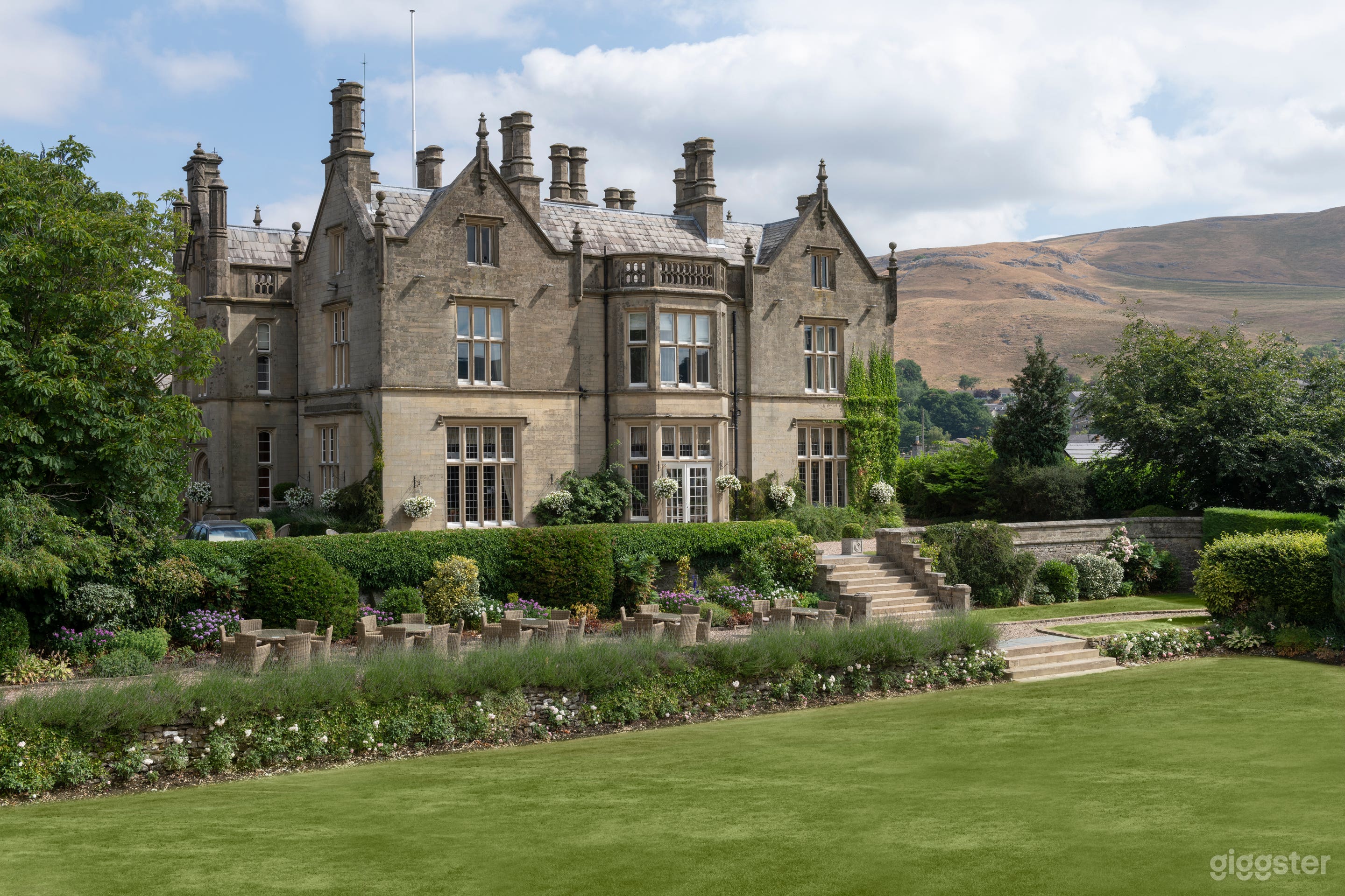 An Elegant Country House in North Yorkshire Photo 1