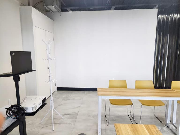  Sunlit & Modern Space for Meetings, Workshops and Photoshoot 