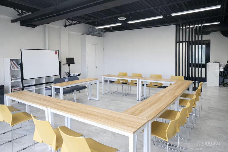  Sunlit & Modern Space for Meetings, Workshops and Photoshoot 