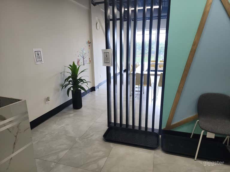  Sunlit & Modern Space for Meetings, Workshops and Photoshoot 