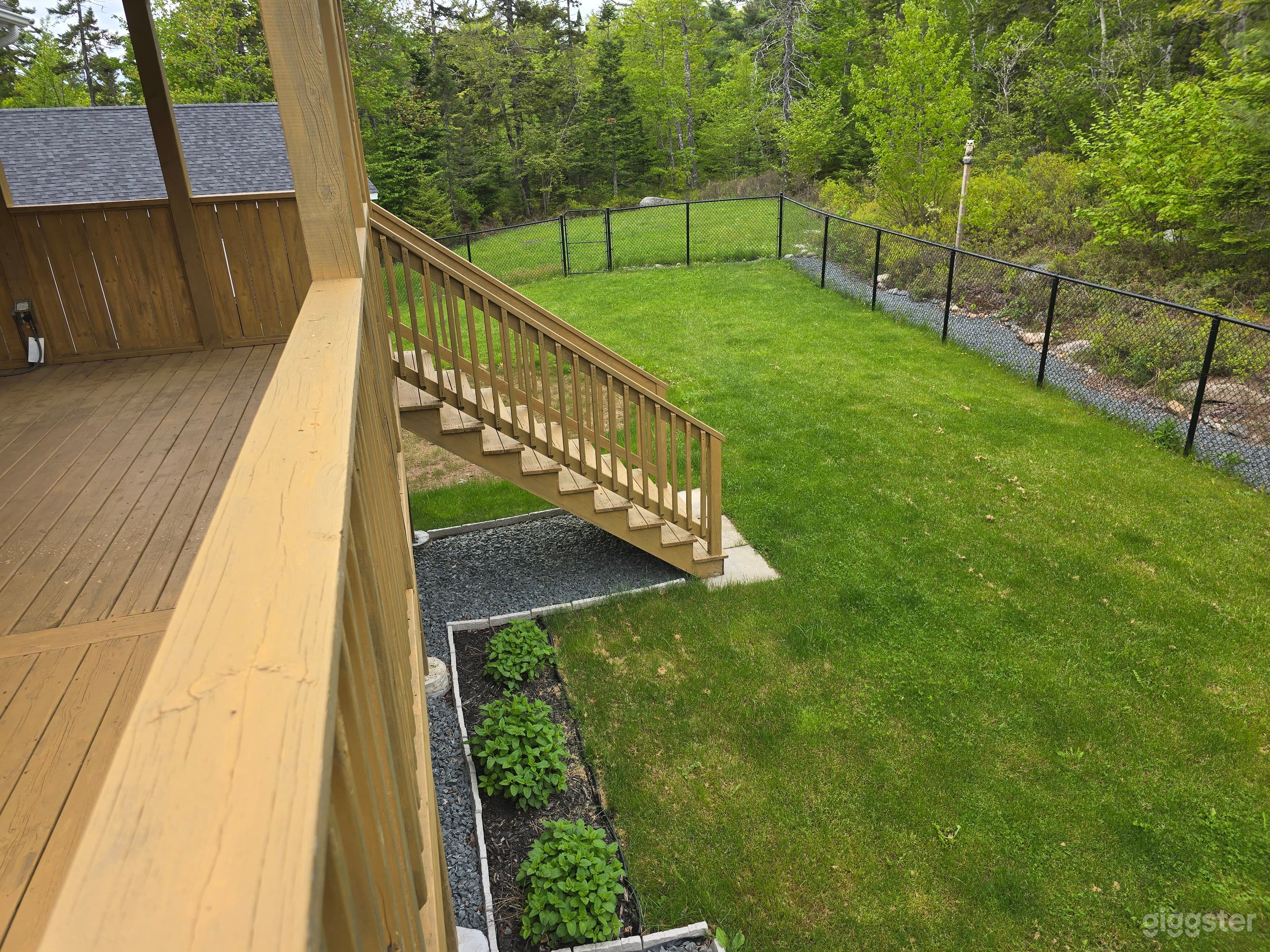 Peaceful Modern Home with Natural Backdrop Photo 4