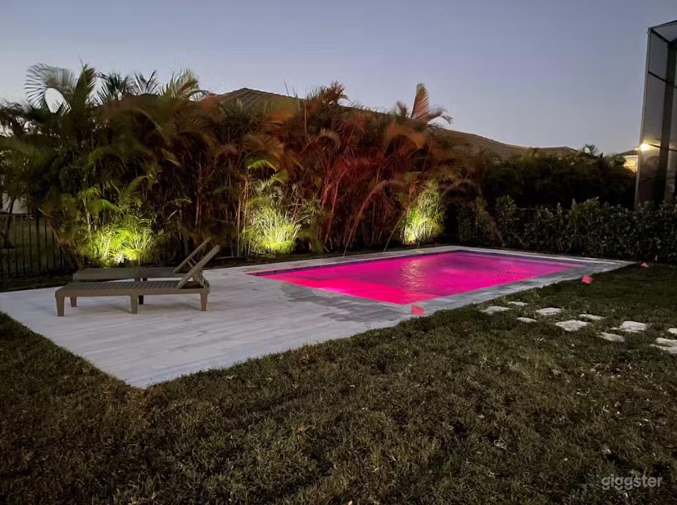 Luxury Modern Pool  Photo 3