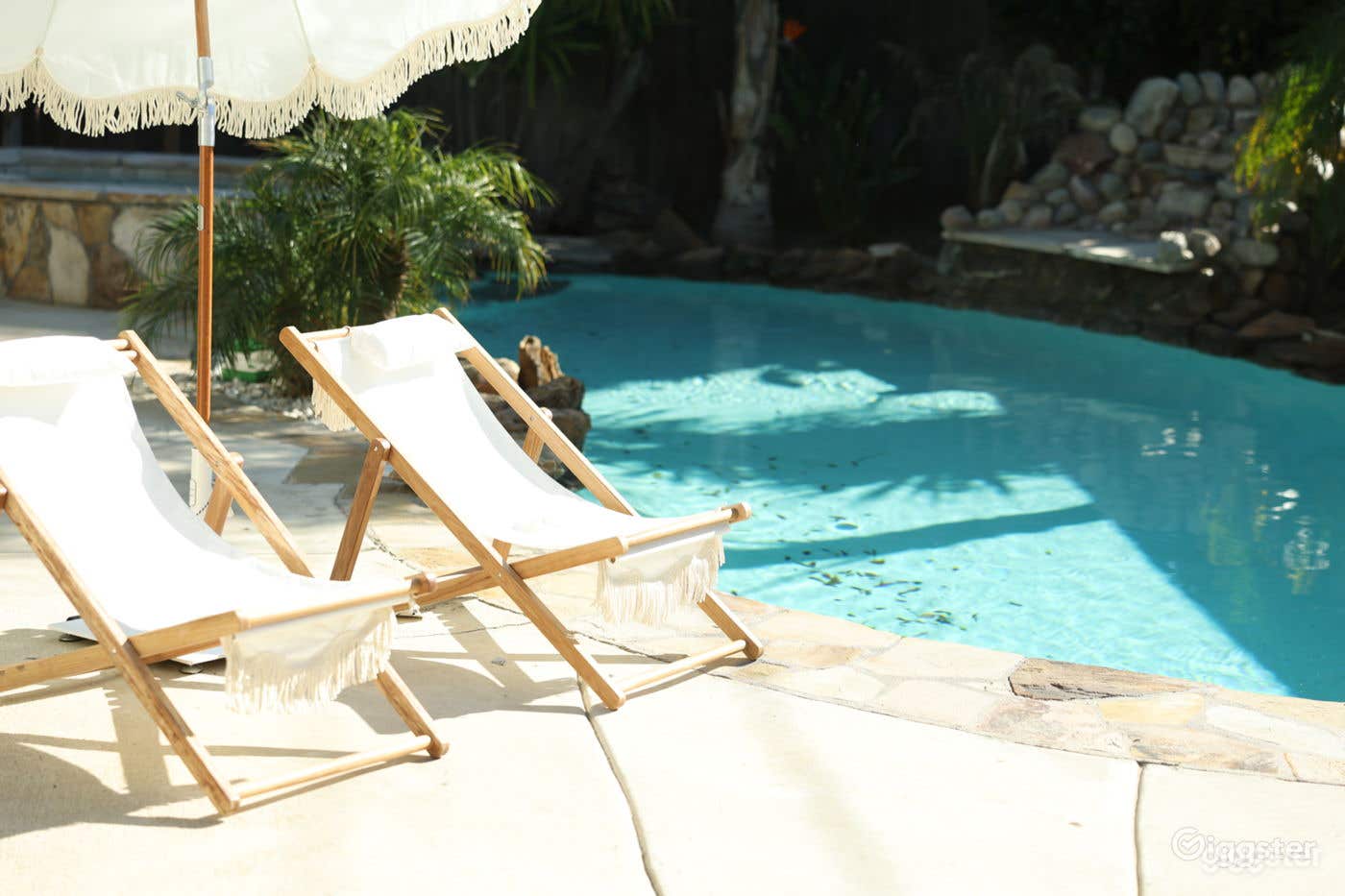 Spectacular Outdoor Pool | Chic Mid Century House Photo 4