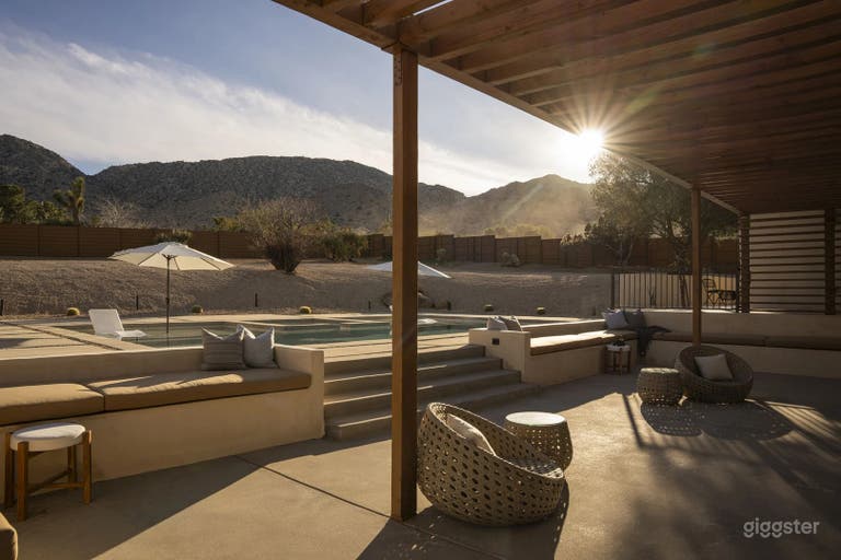  Piscina in Stile Resort di Opulenza Moderna 
