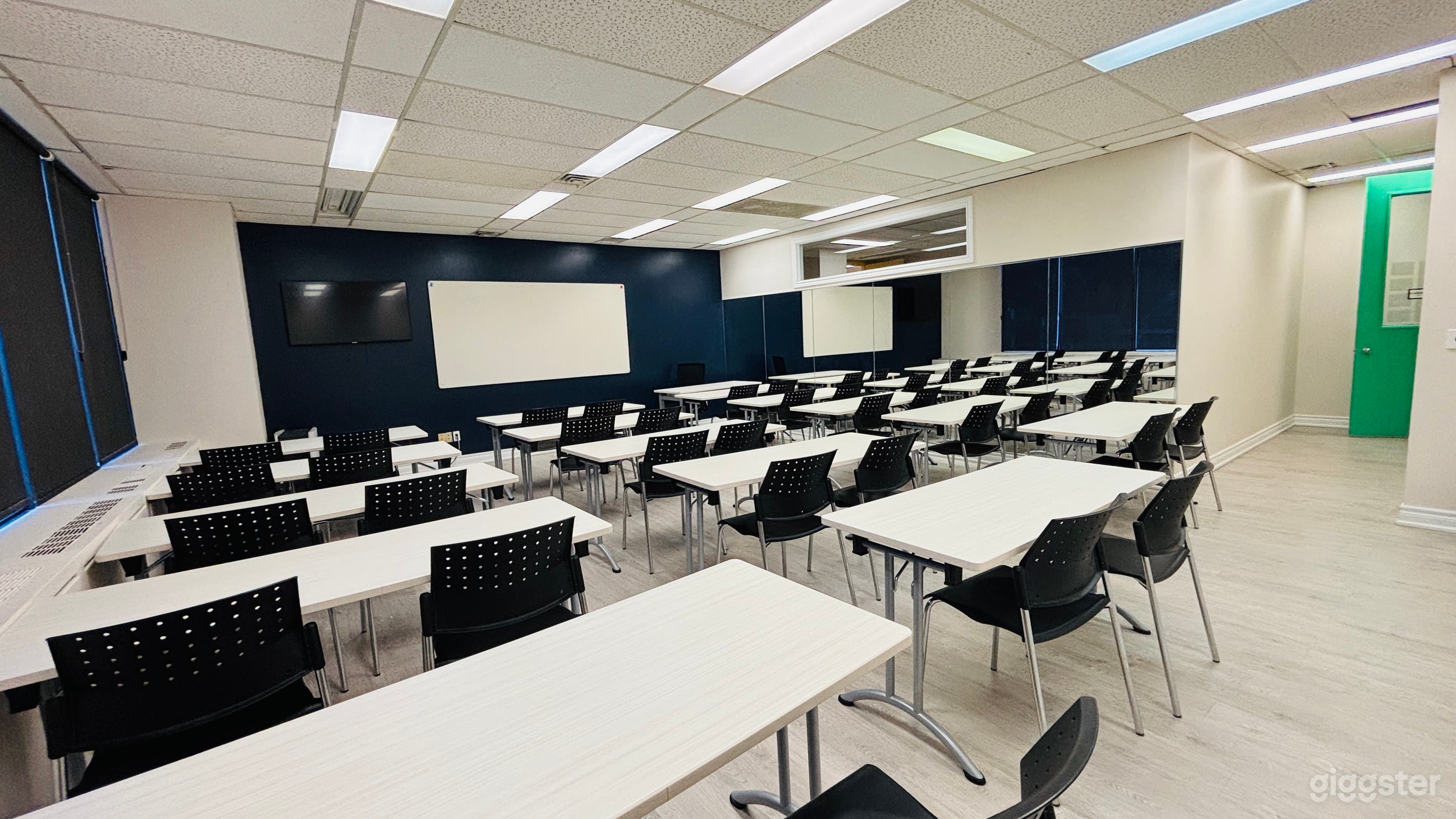 Modern Classroom for teaching, conferences, seminars &amp; m Photo 2