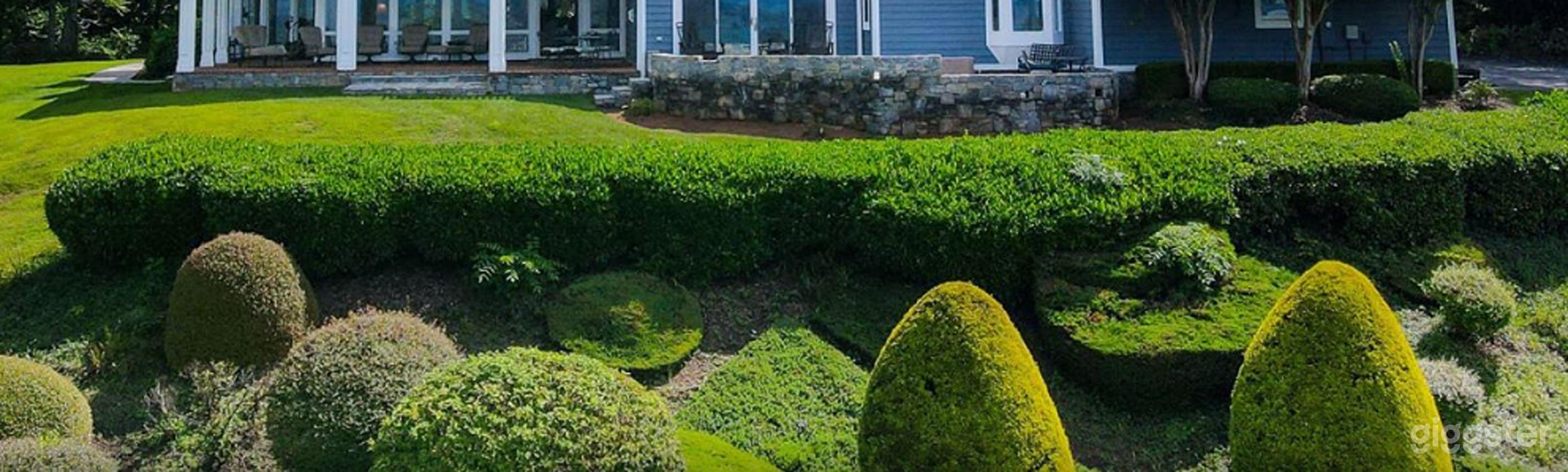 Spacious Outdoor Yard Photo 1