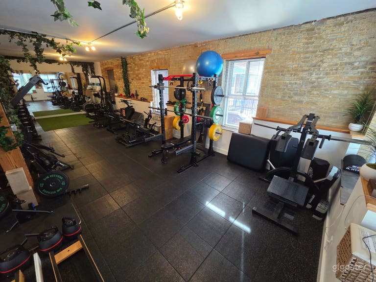 Beautiful gym, pilates and studio in Toronto  