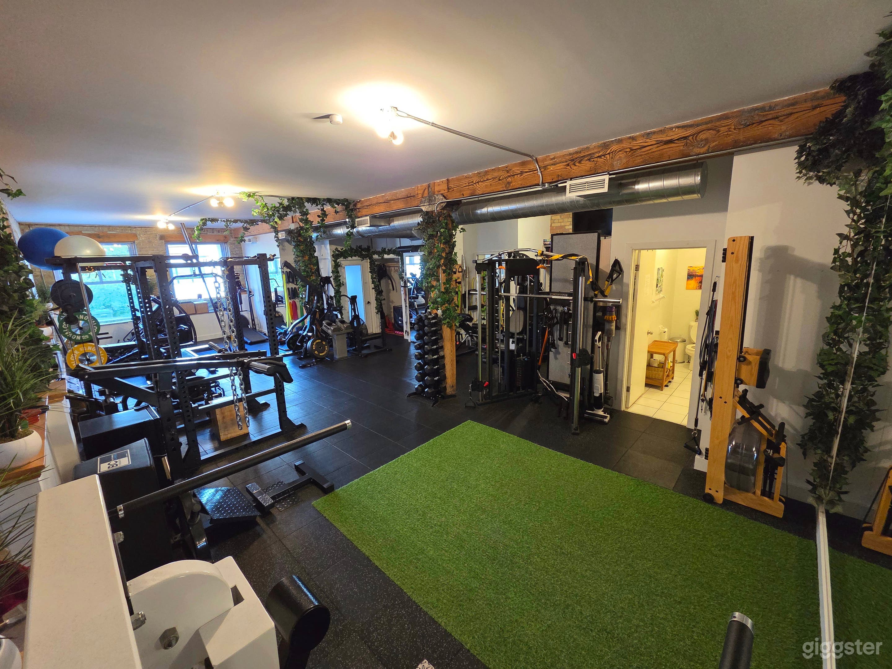 Beautiful gym, pilates and studio in Toronto  Photo 4