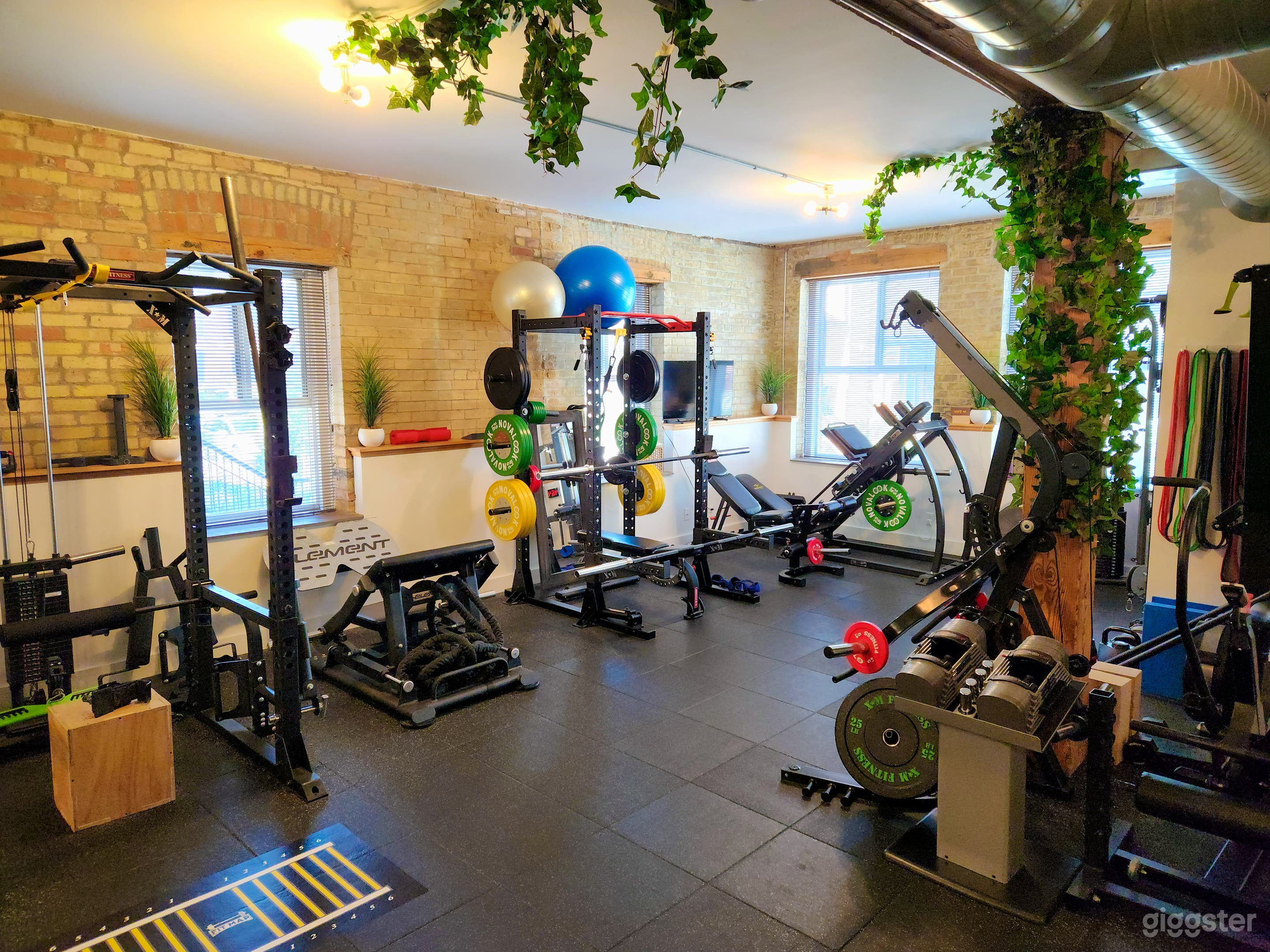 Rent workout space in Toronto