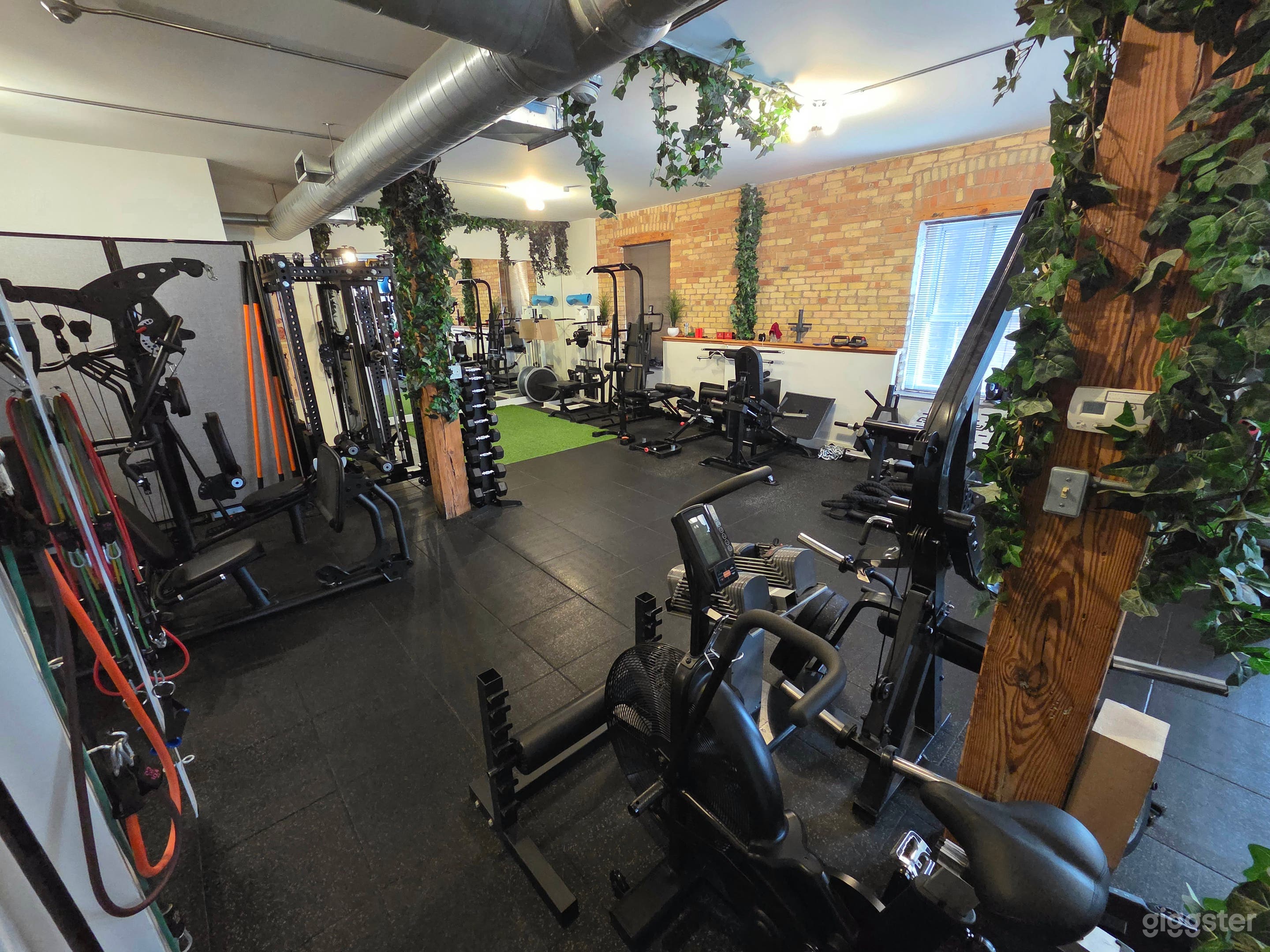Beautiful gym, pilates and studio in Toronto  Photo 3