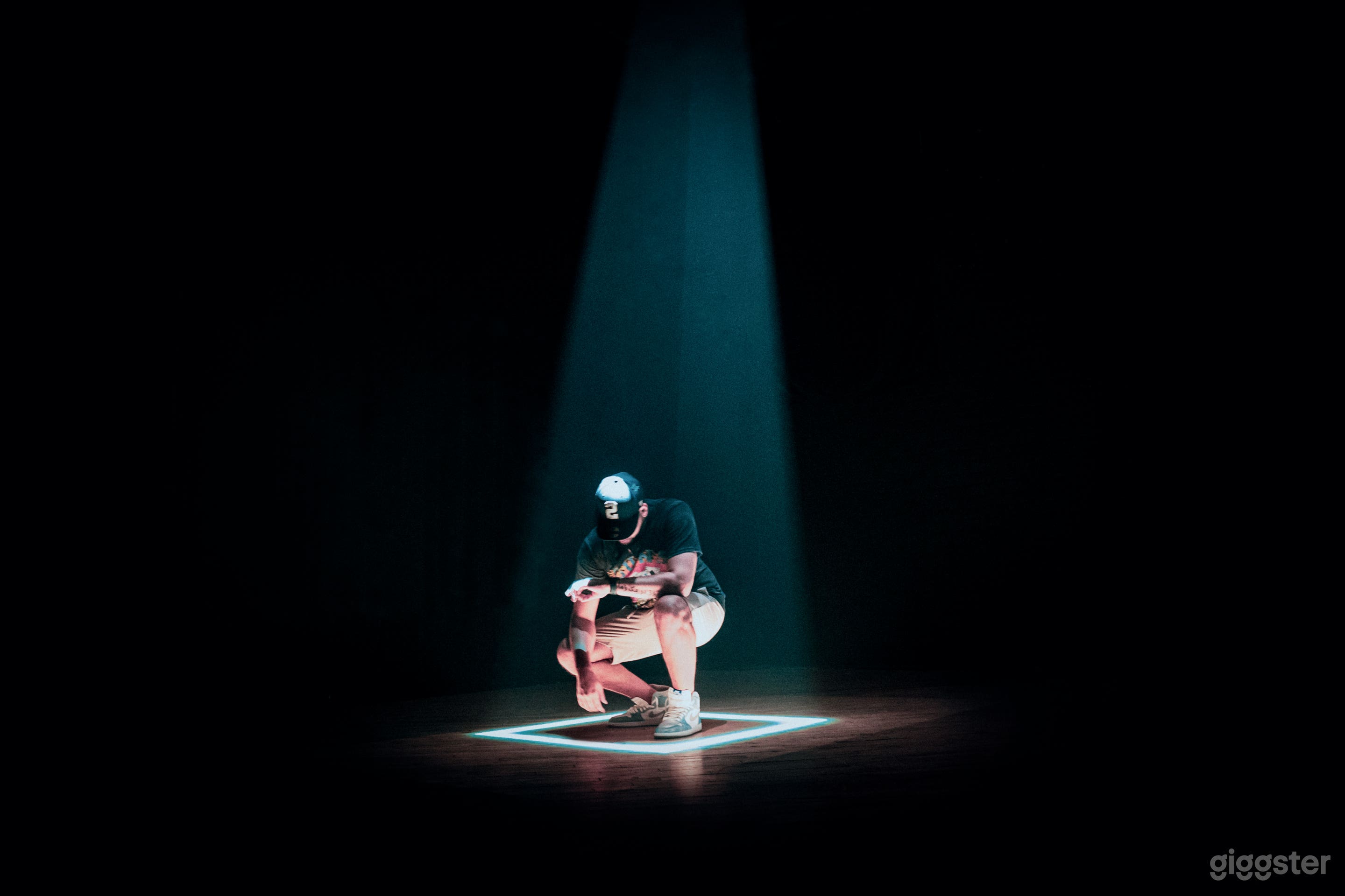 LED Light Wall with Spotlight Photo 4