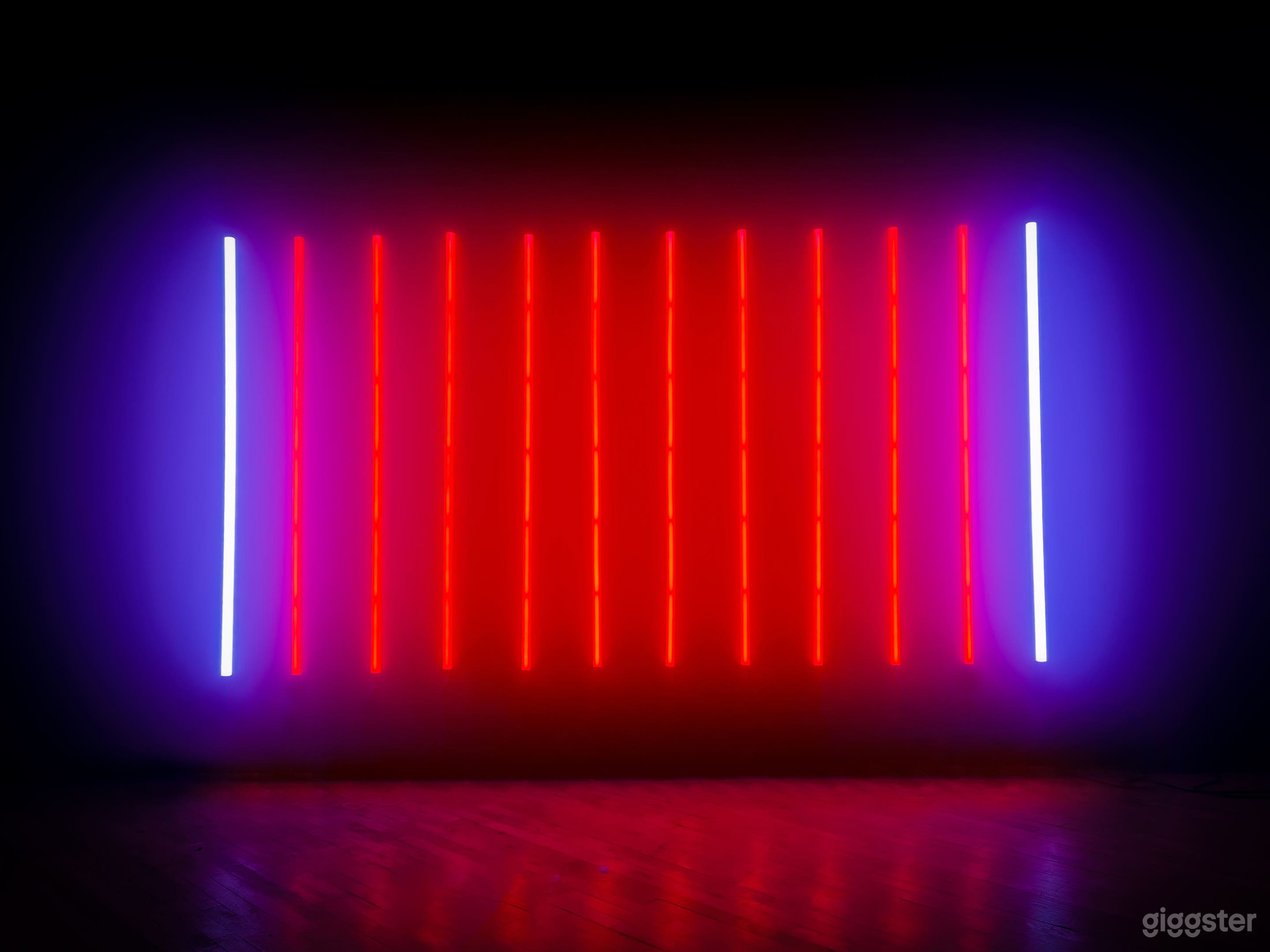 LED Light Wall with Spotlight Photo 3