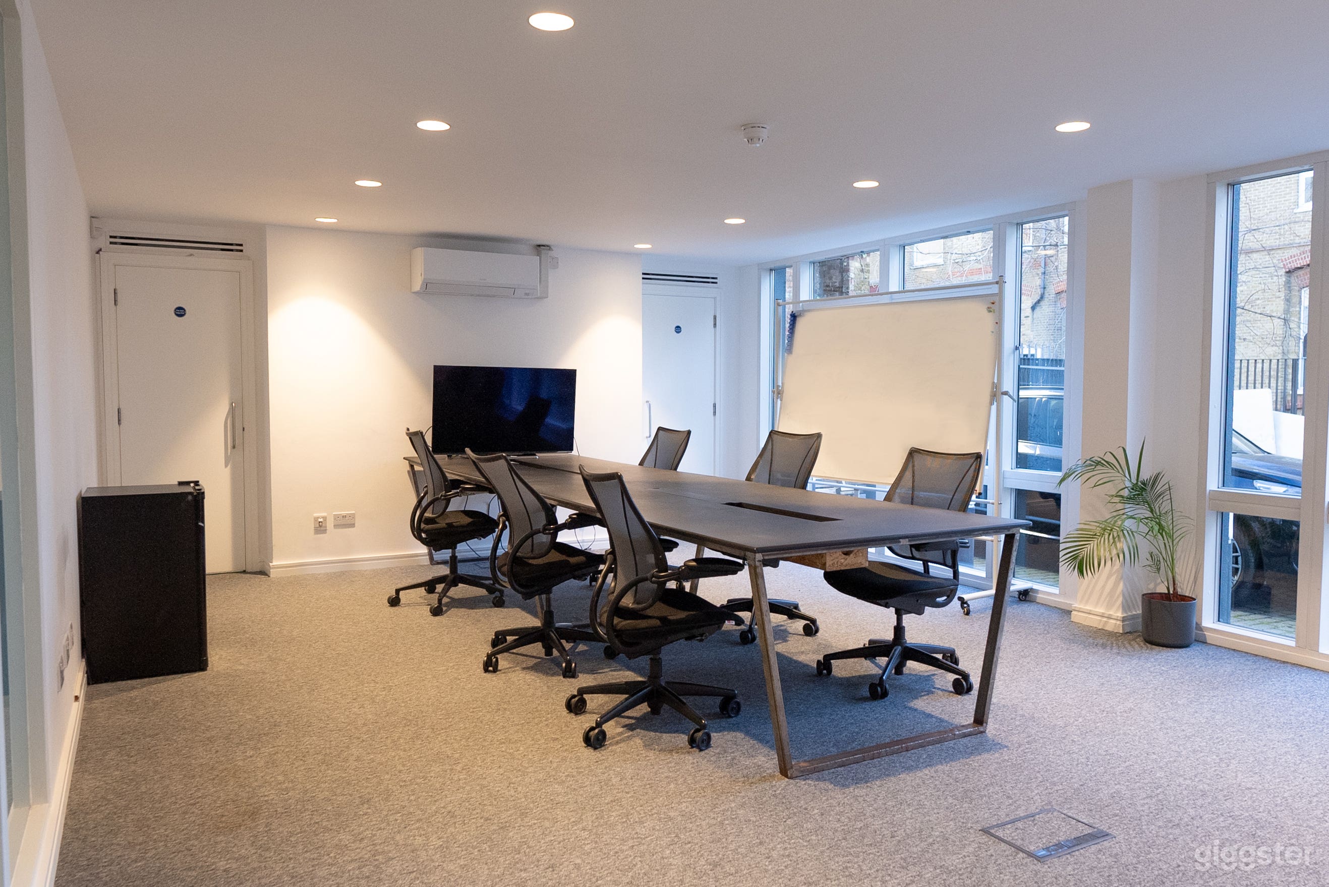 Affordable Meeting Room with Aircon  Photo 1