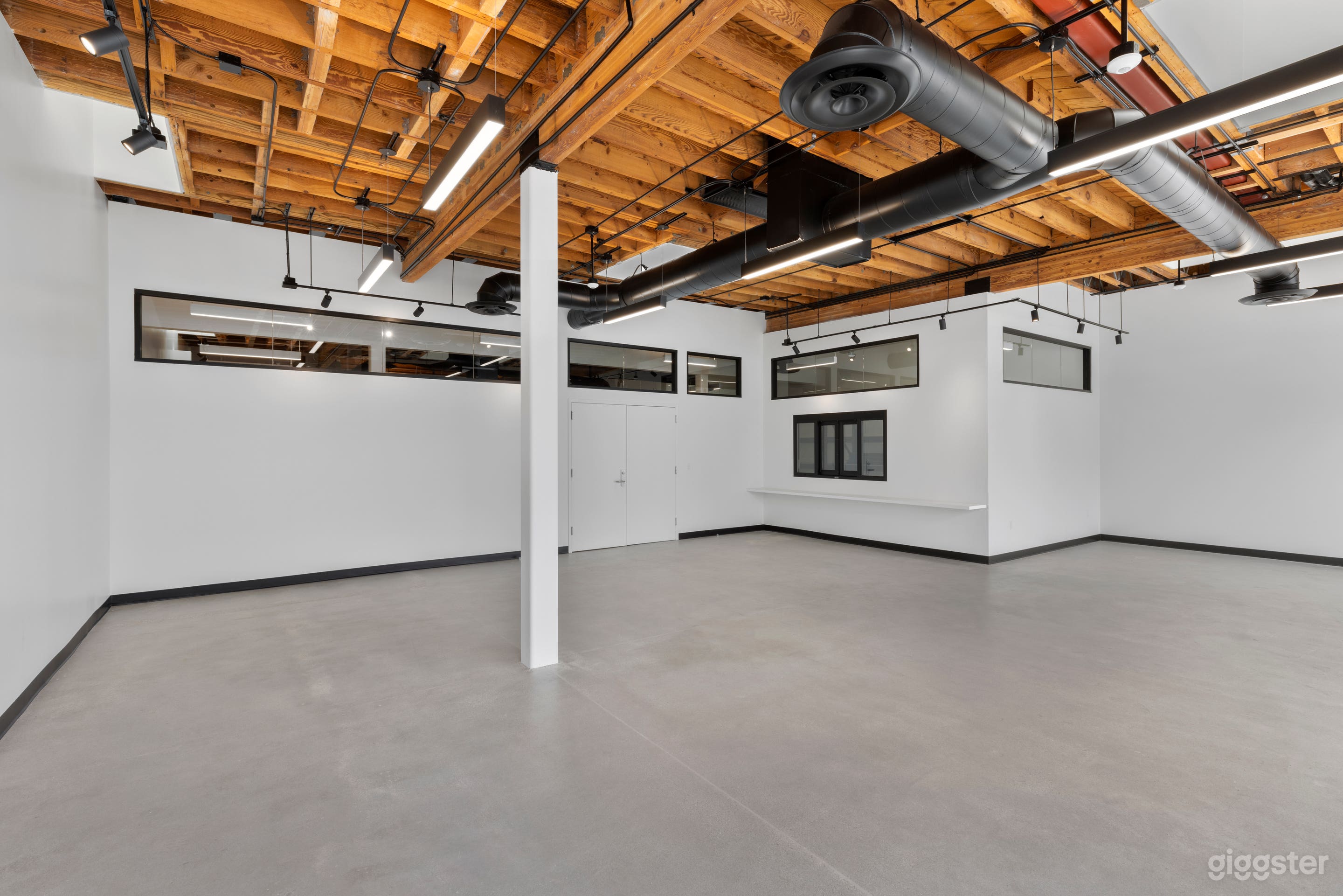 Spacious Storefront on Melrose Ave w/ Glass Front Photo 2