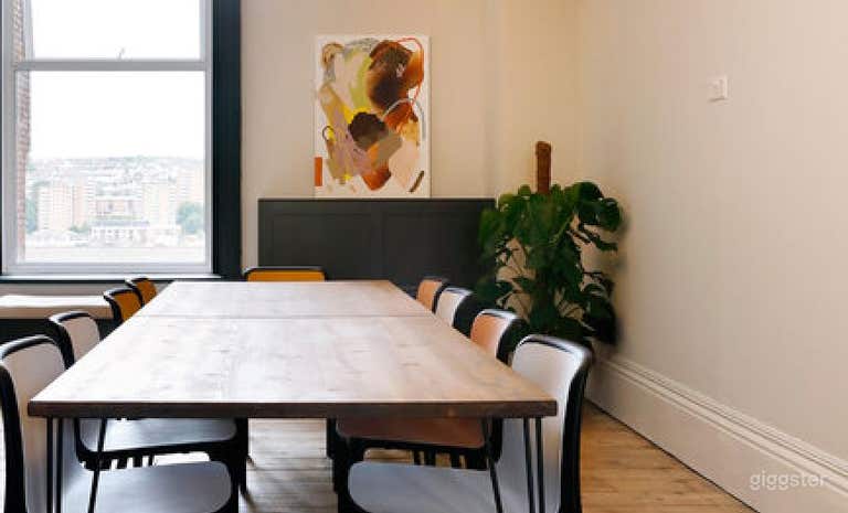  The Chalk Room with Natural Light and Views 