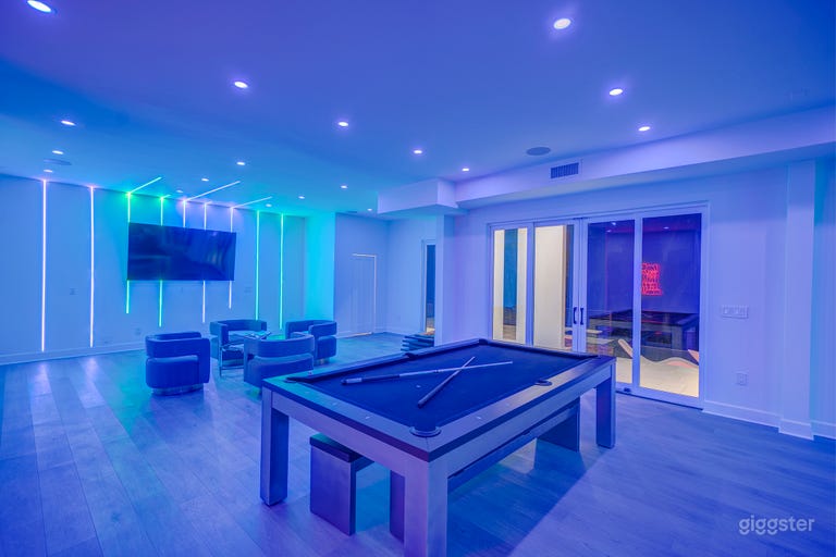  Modern Home On The River 