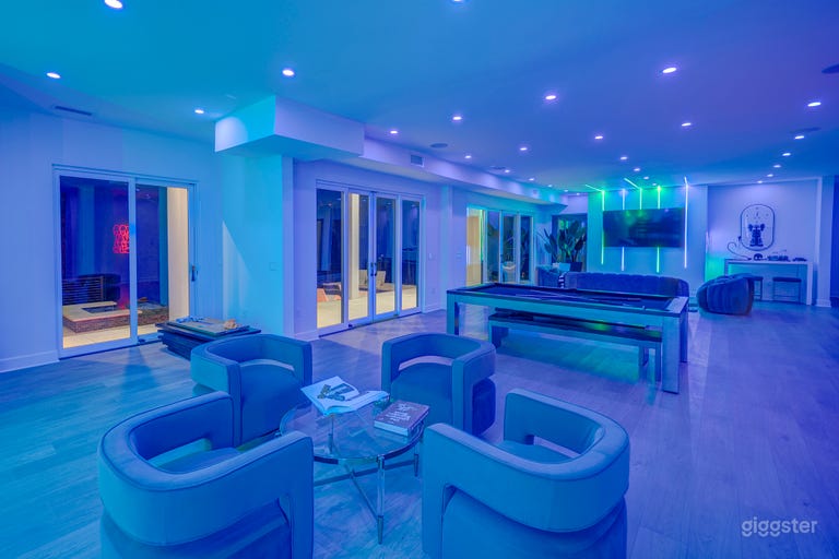  Modern Home On The River 