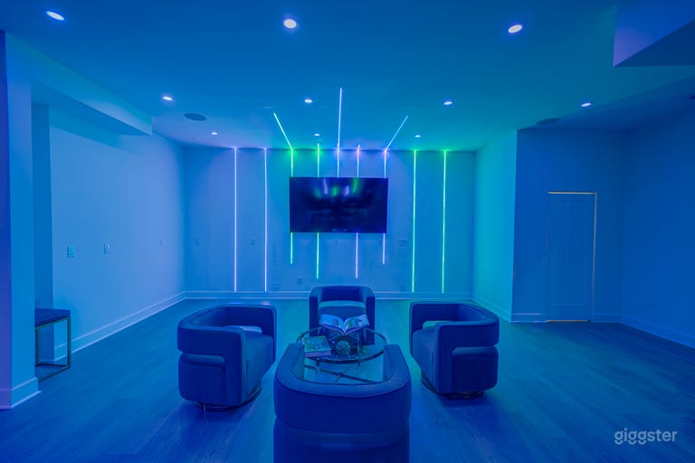  Modern Home On The River 