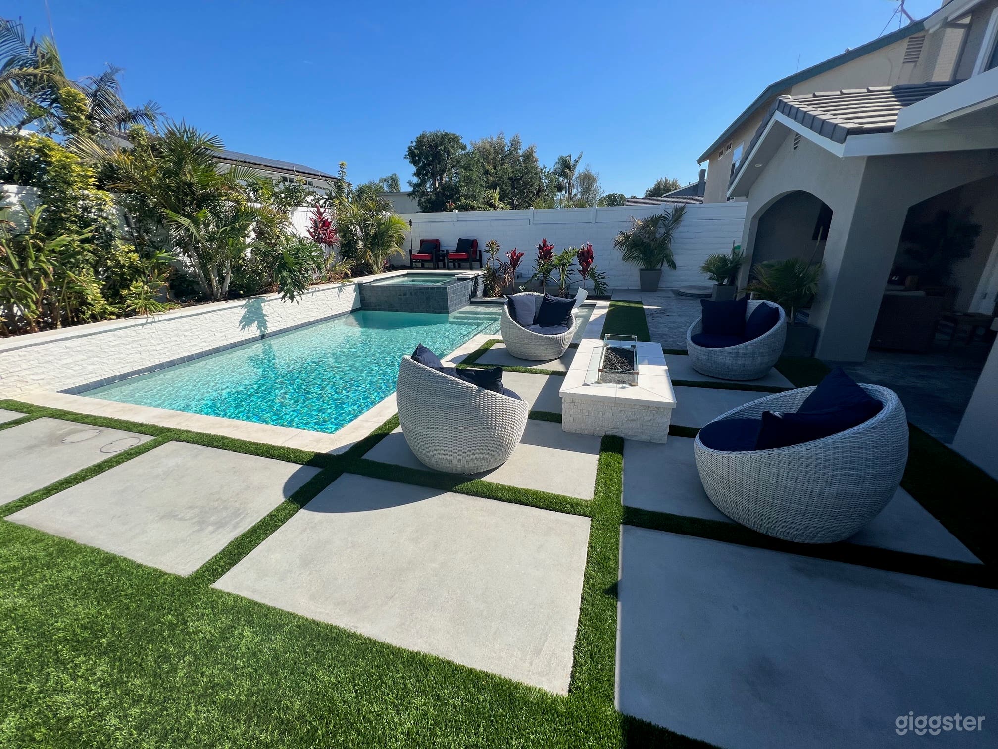 Stunning Backyard location in Huntington Beach Photo 4