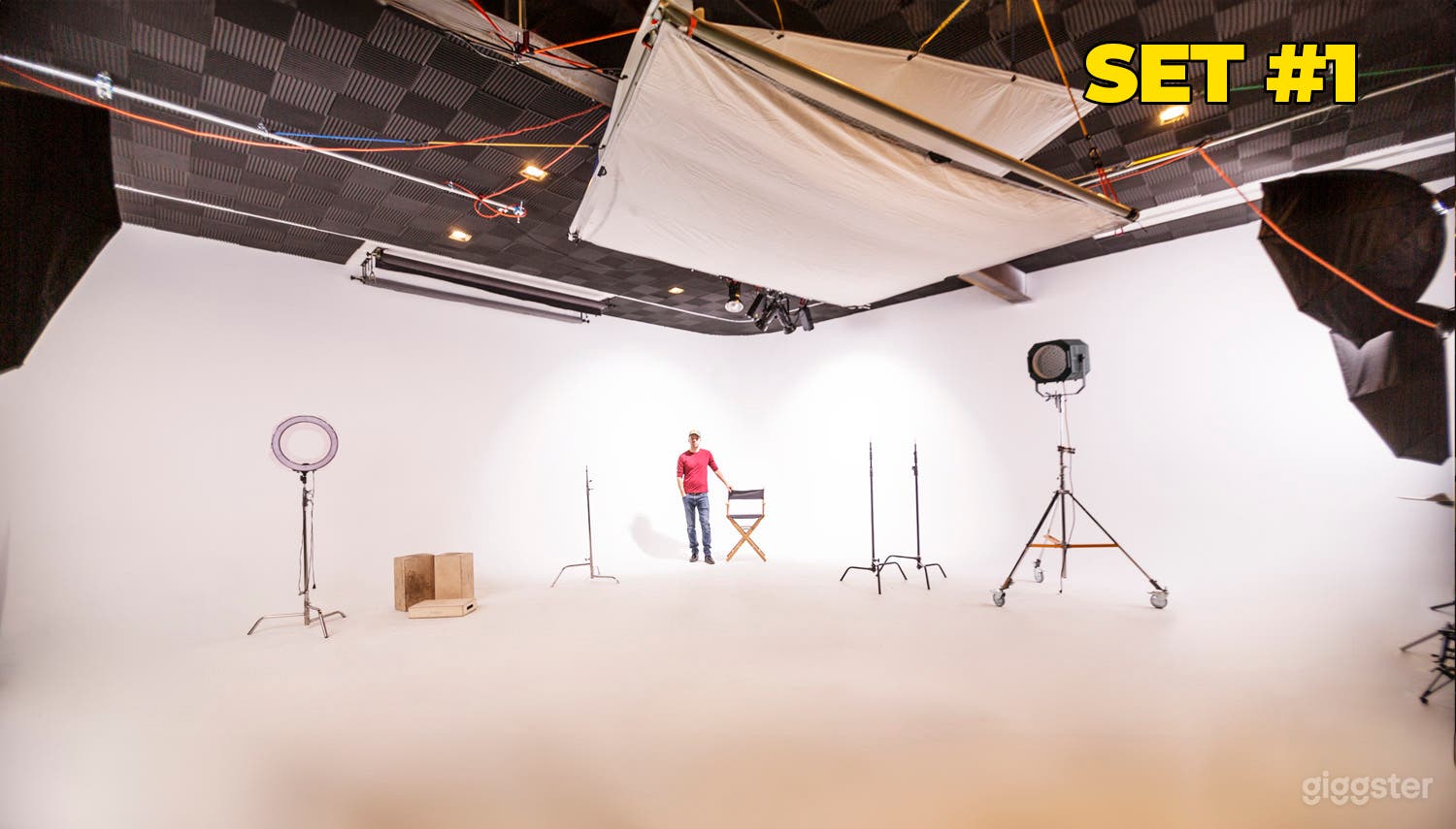 Video Studio With 8 Pre-Lit Sets Photo 2