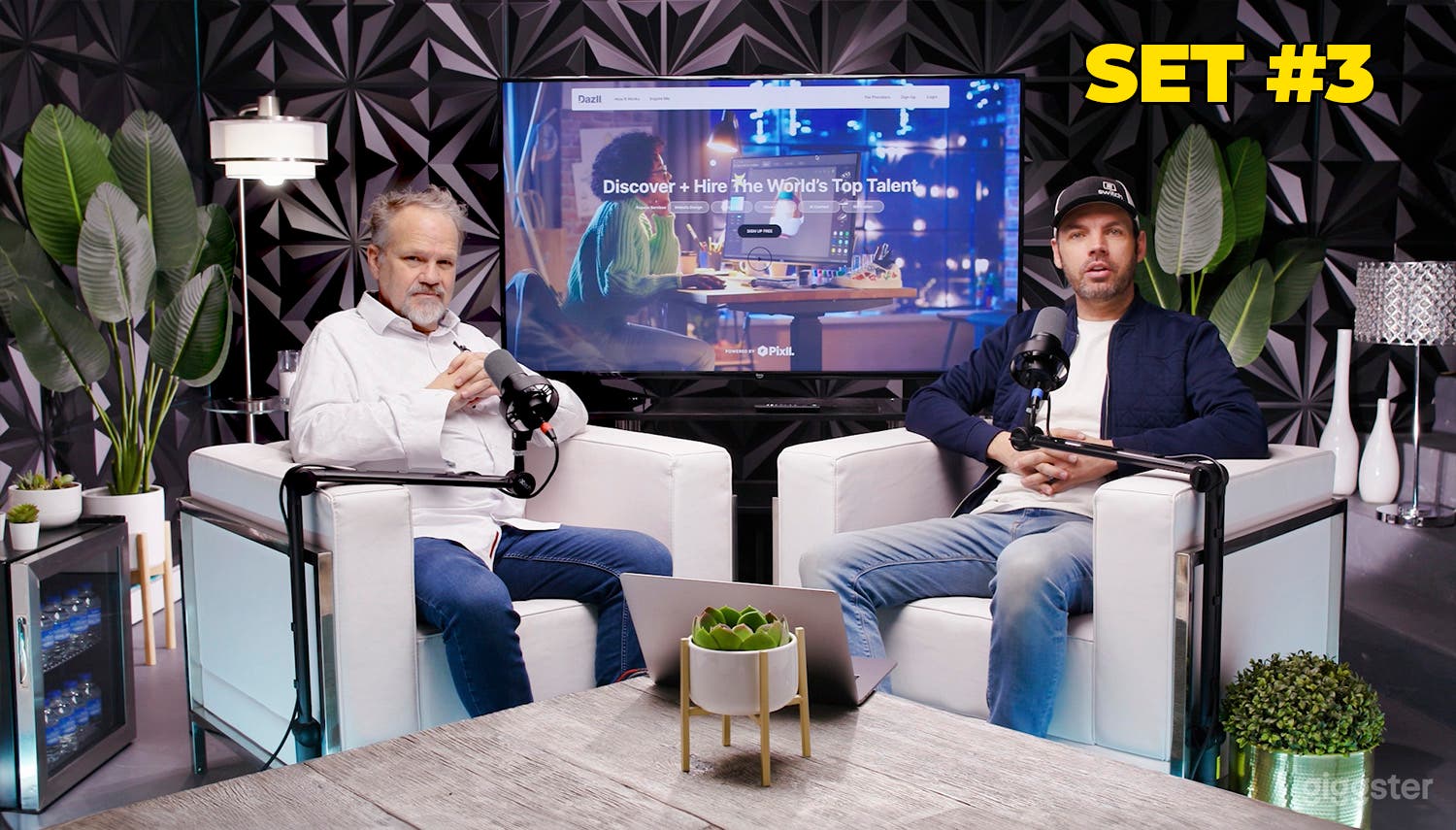 Video Studio With 8 Pre-Lit Sets Photo 4