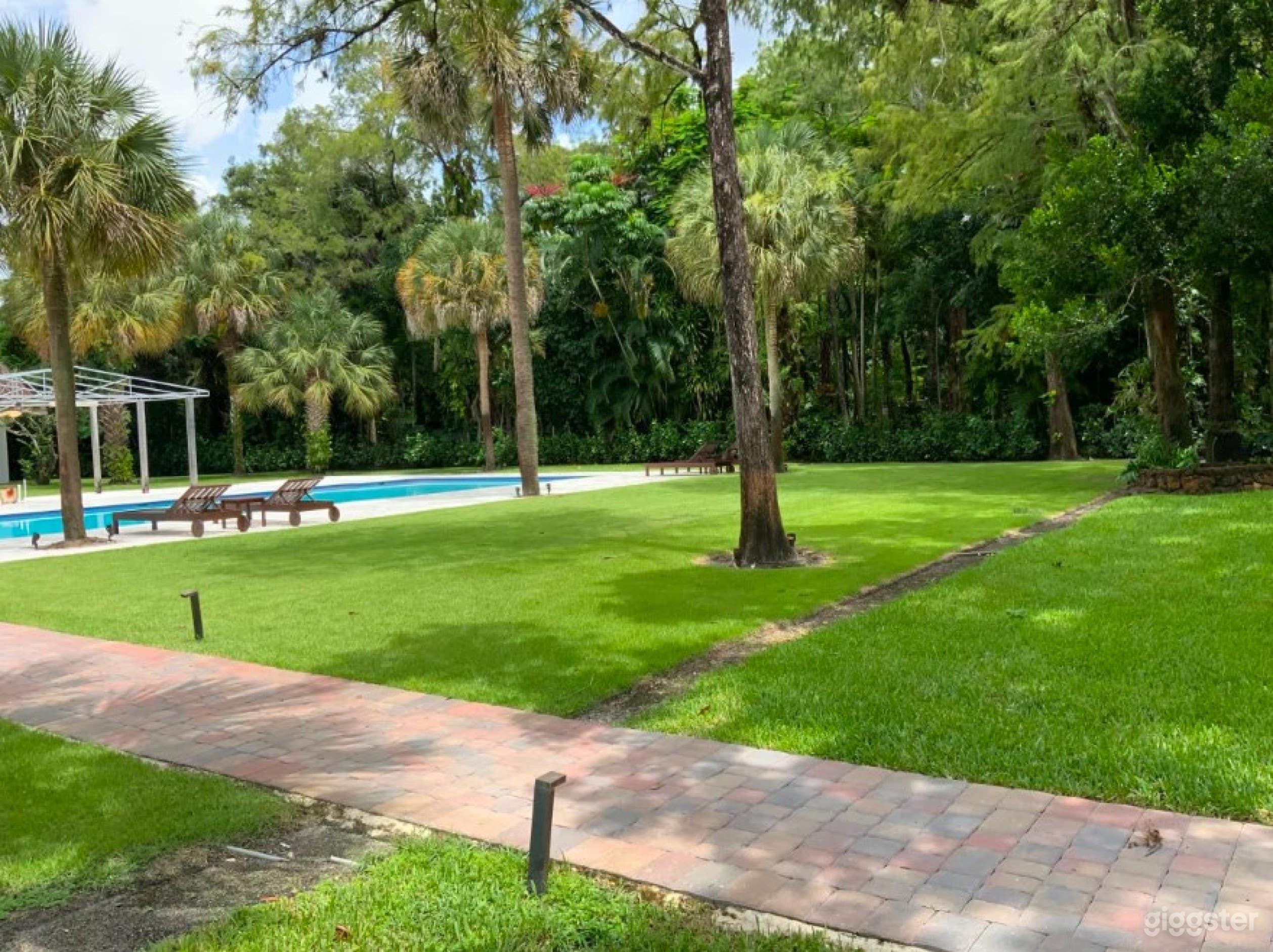 Majestic Garden And Pool For Film And Production Photo 3