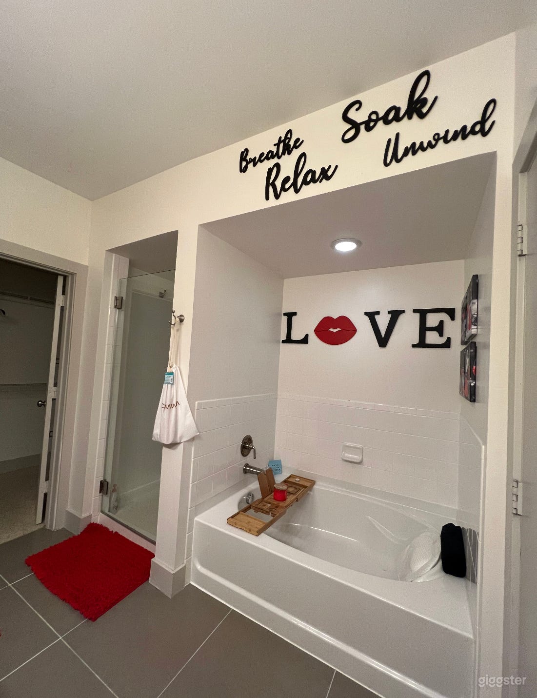 Loving and Romantic 2-bedroom House Photo 3