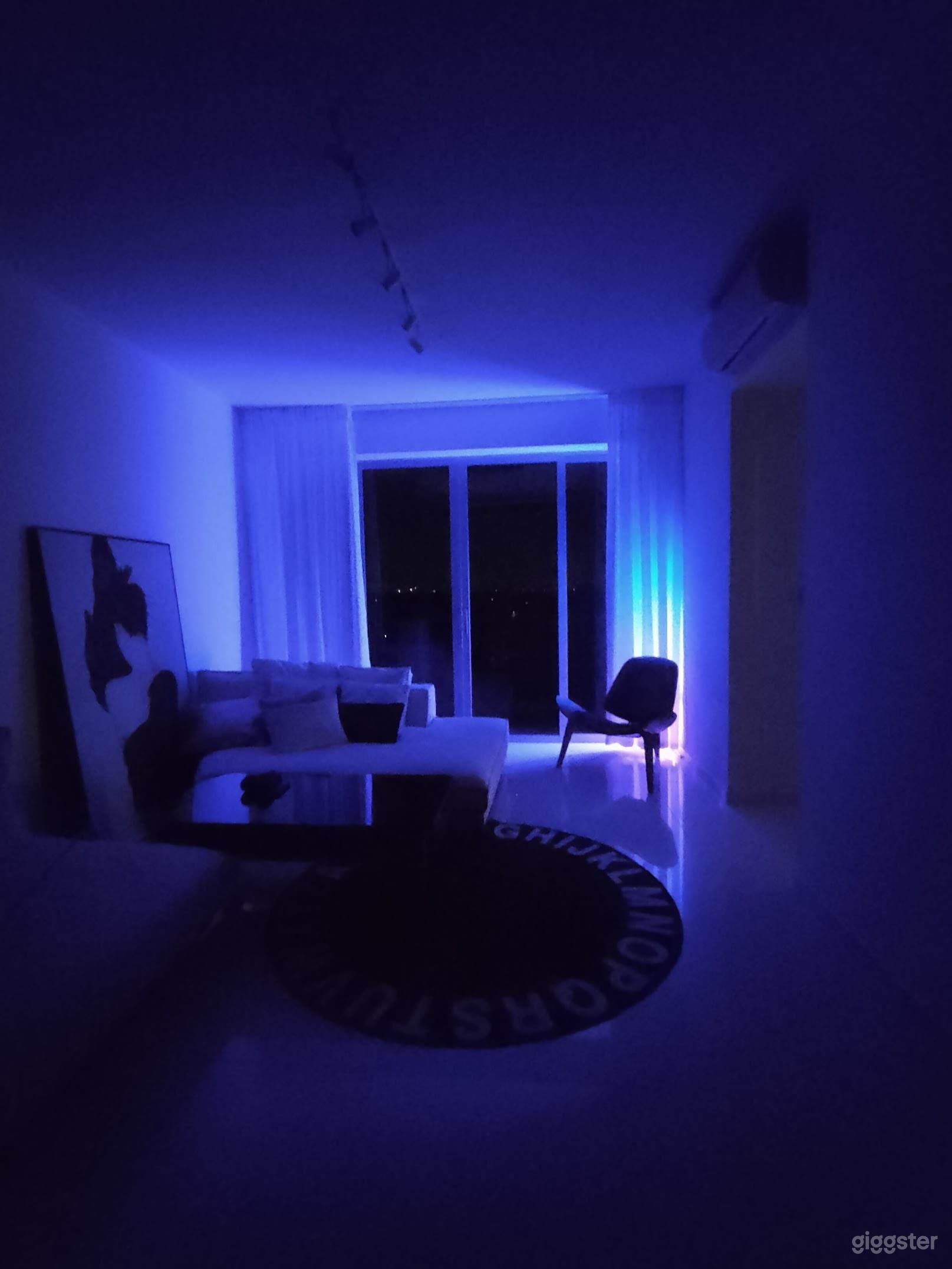 Minimalist and Modern House Photo 3