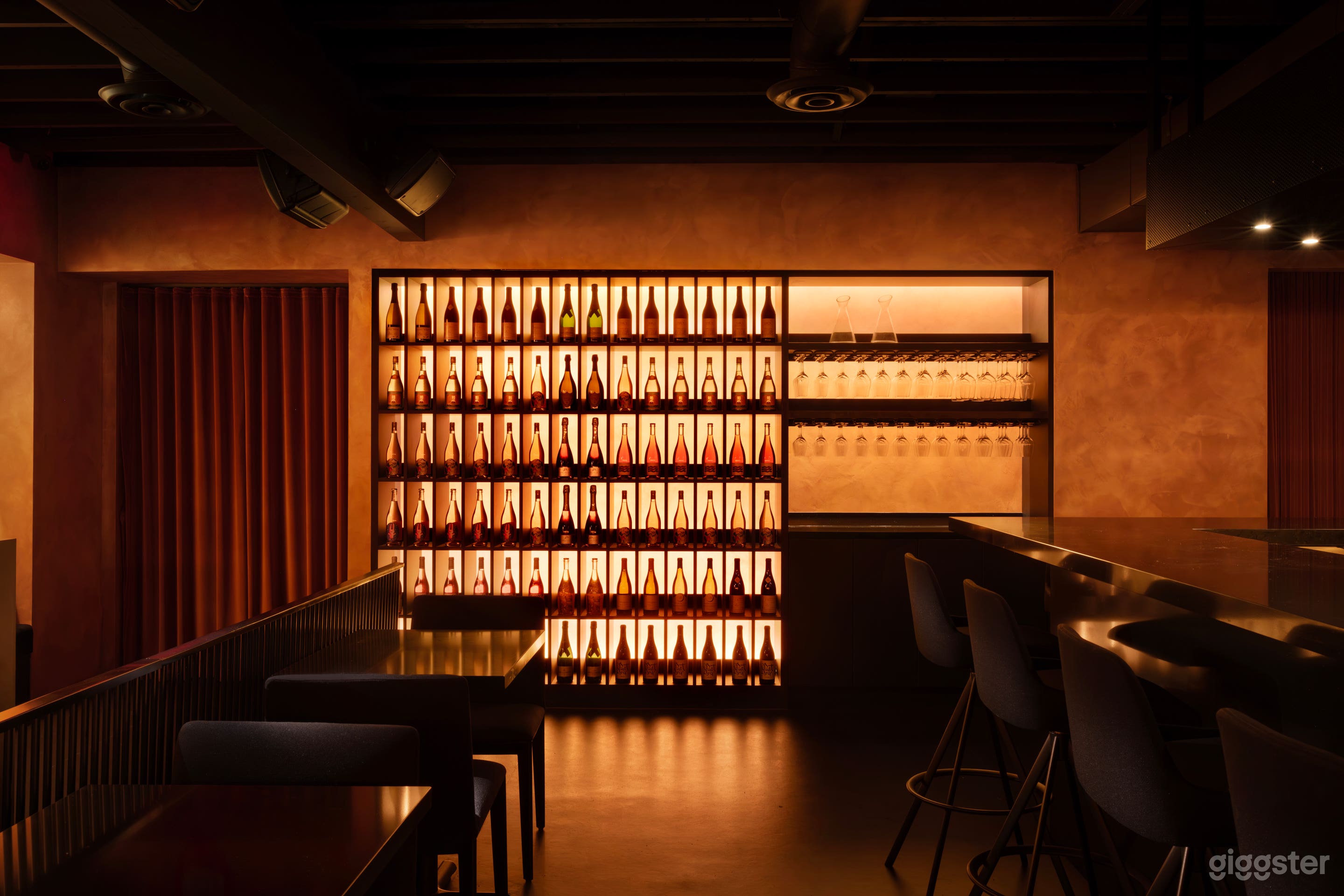 AMA Raw Bar &amp; Lounge Photo 2