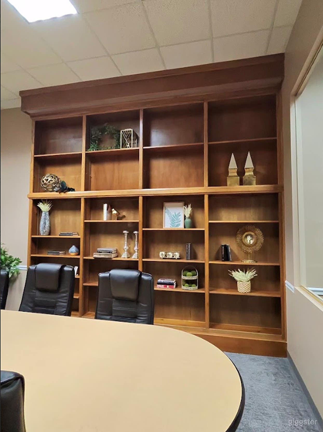 Traditional Conference Meeting Room/ Hub Photo 2