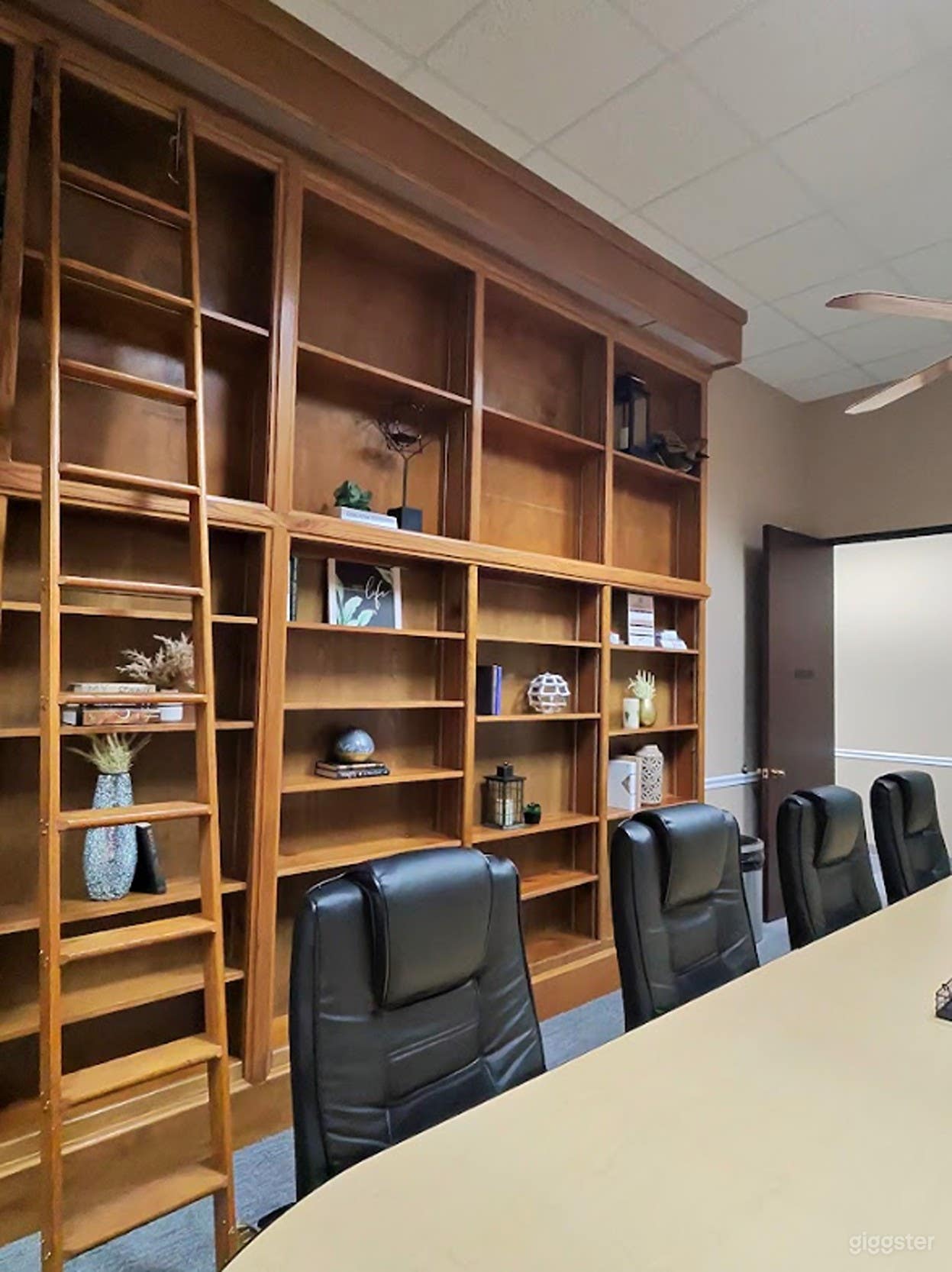 Traditional Conference Meeting Room/ Hub Photo 4