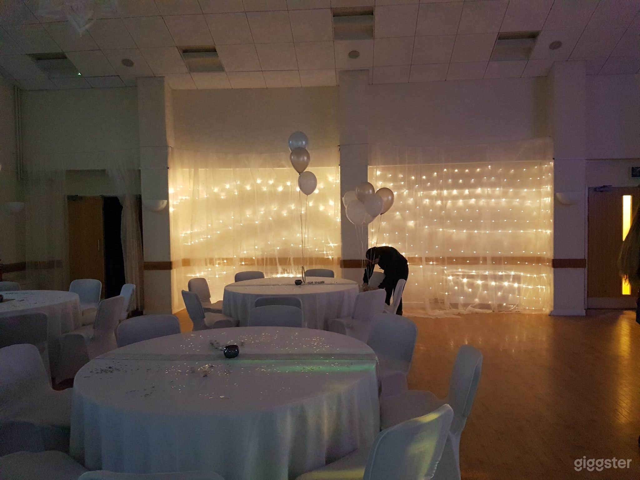 Intimate Small Hall for Meetings Photo 2