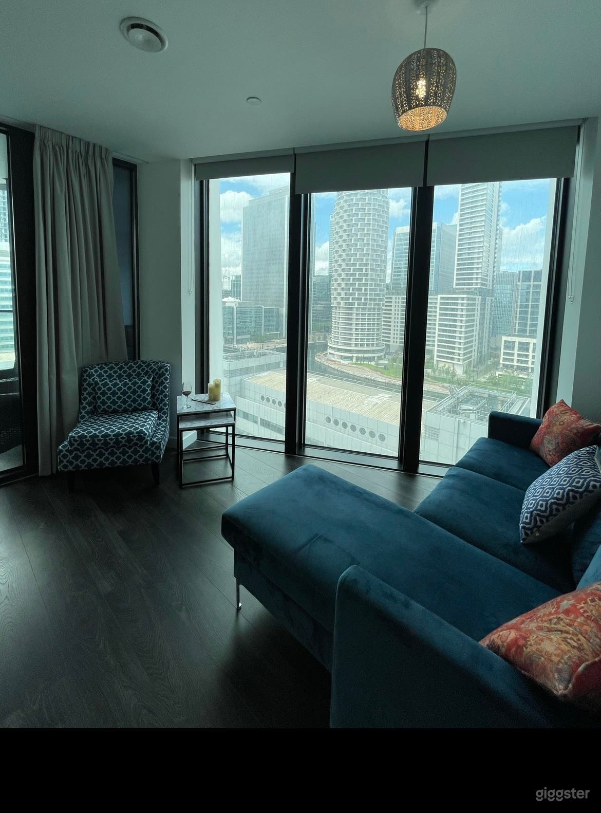 High Rise City Views London Canary Wharf Photo 1