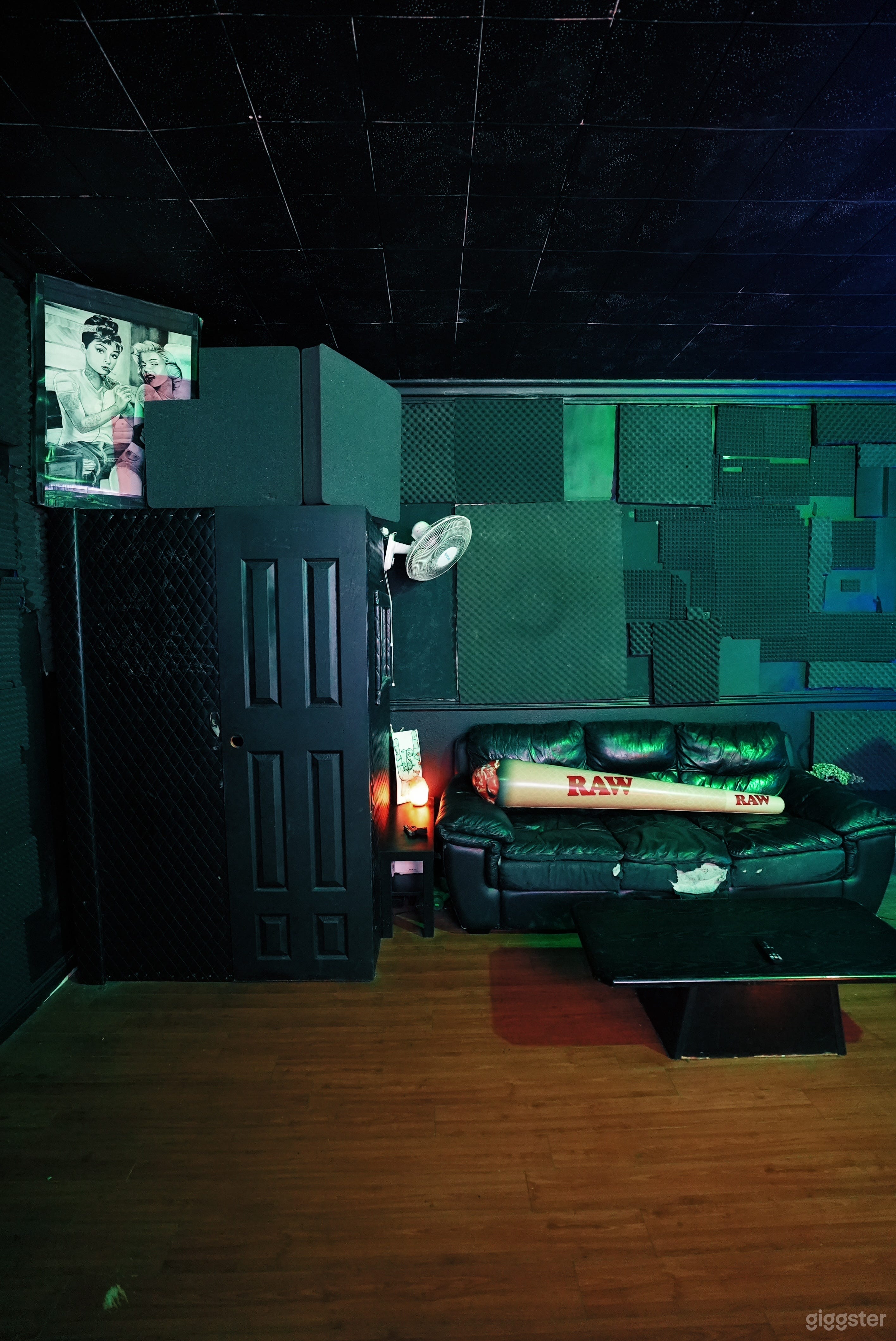 PRIVATE Hollywood Recording Studio W/Booth Photo 4