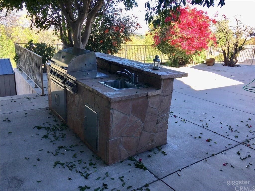 Mid Century Modern House W Open Floor W City Views Photo 2