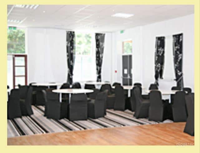 Stylish Black and White Senior Suite for Events Photo 3