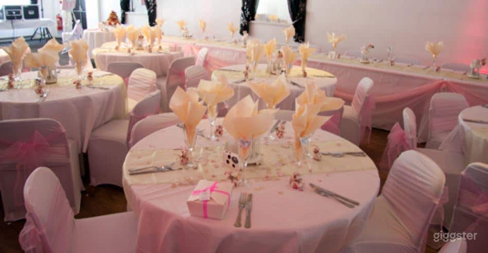 Stylish Black and White Senior Suite for Events Photo 2