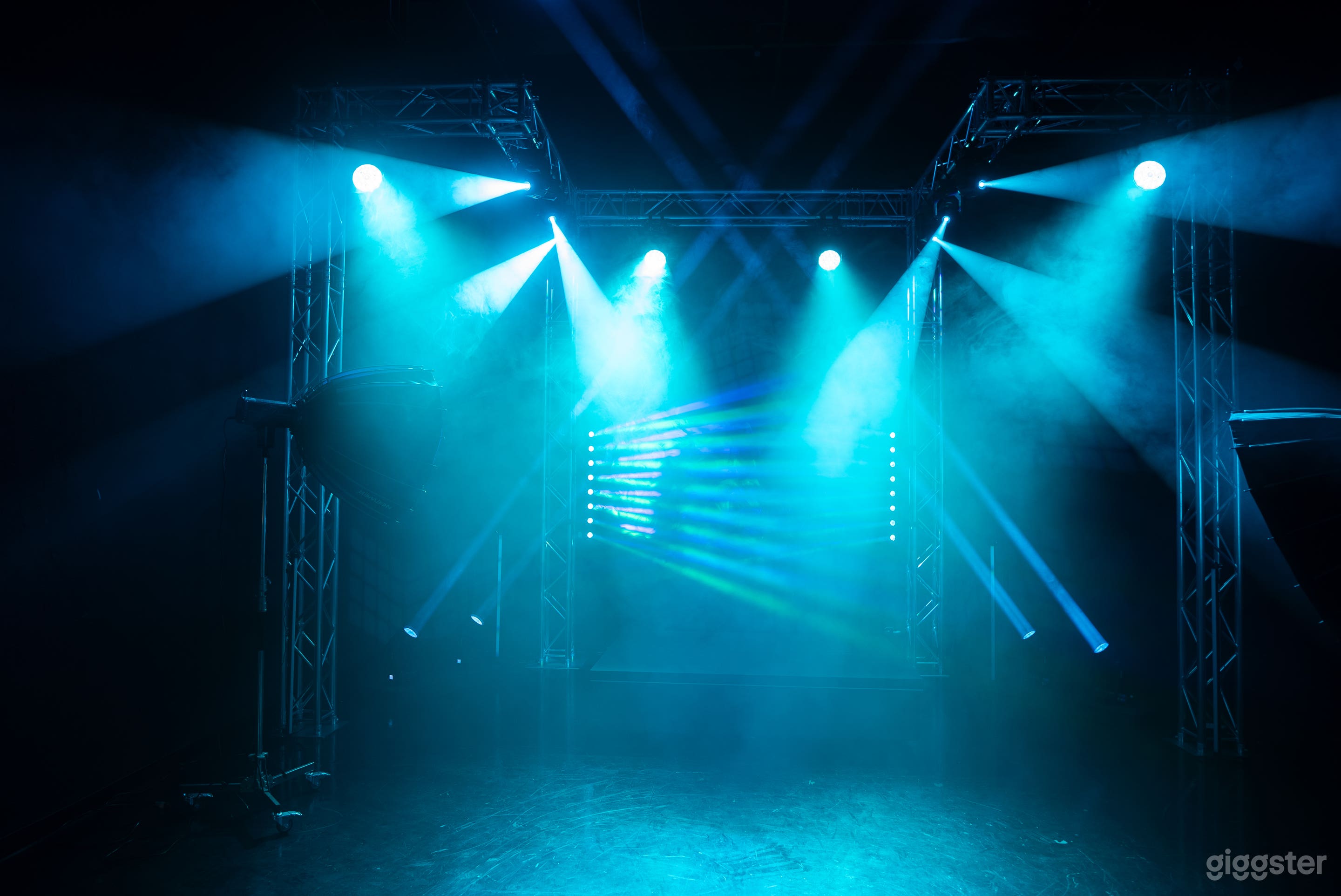 900 SF Black Box Warehouse - DMX lighting Photo 1