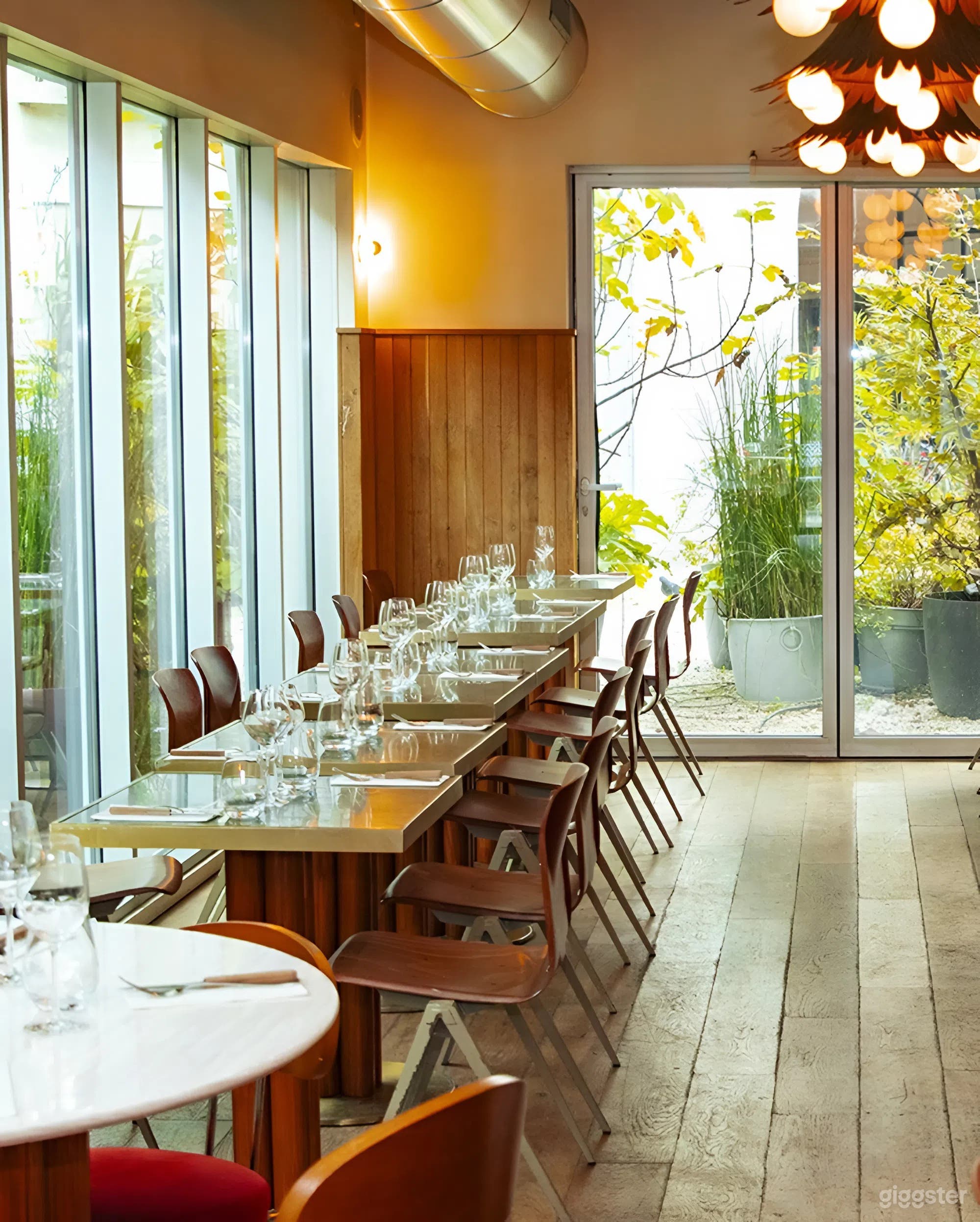 Photo de Espace de restaurant intime avec banquette pour événements 3