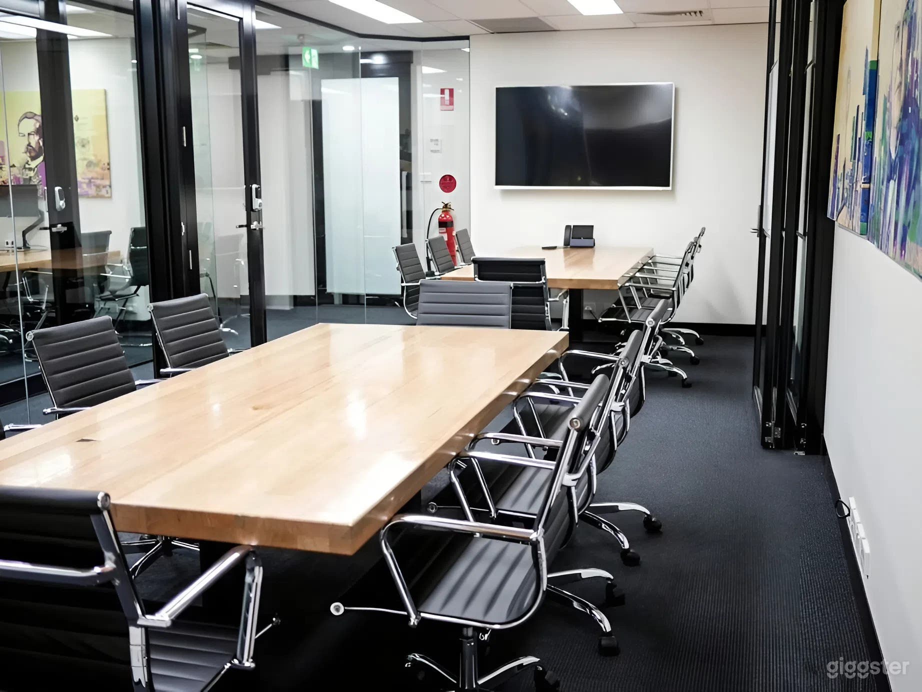 Edison Room - Private Meeting Space for 8 Persons Photo 4