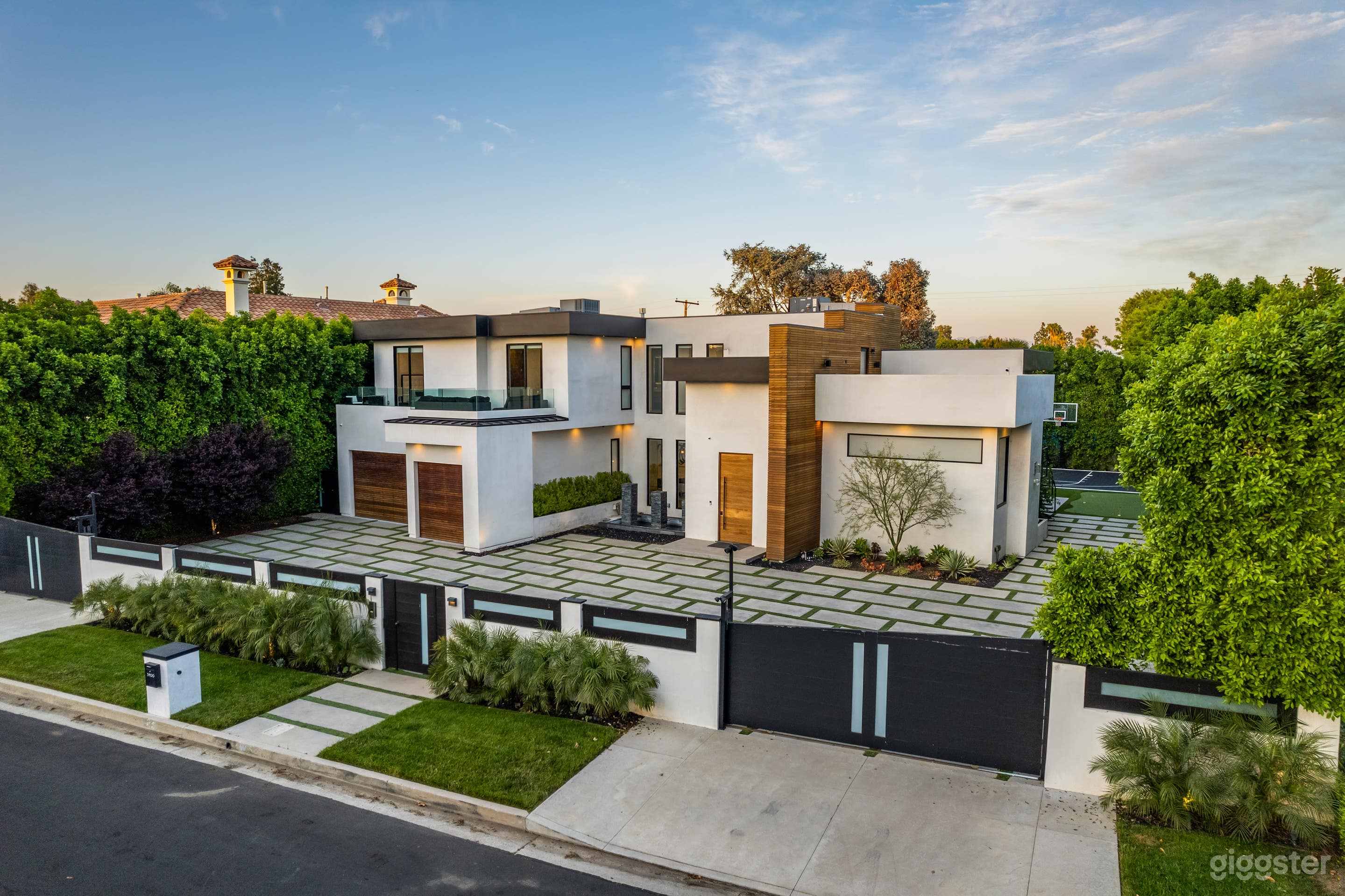 EXQUISITE ENCINO HAVEN: A MODERN MARVEL HOME Photo 3